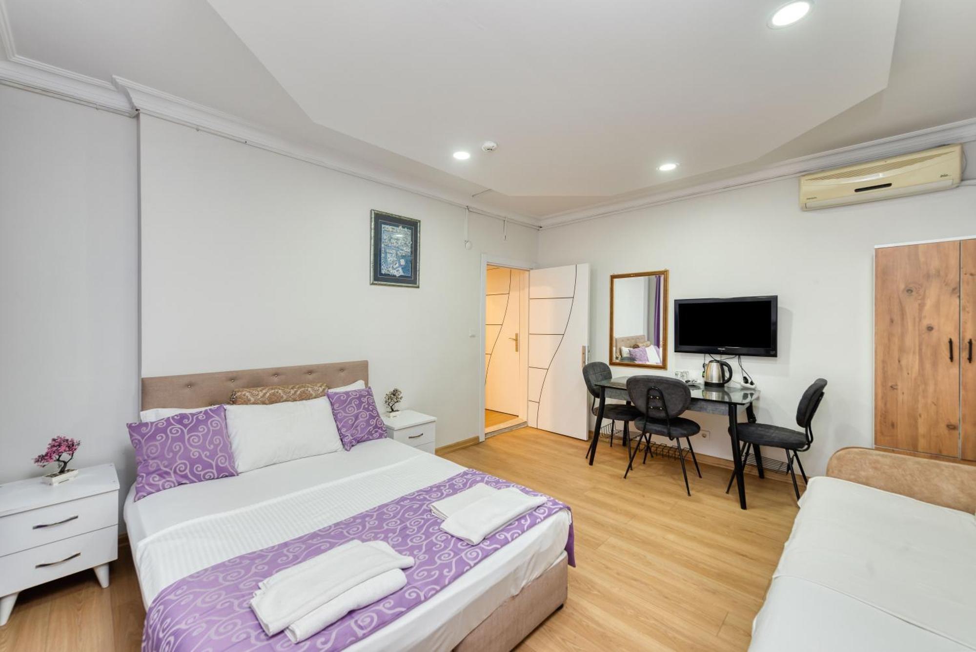 Old House Otel *