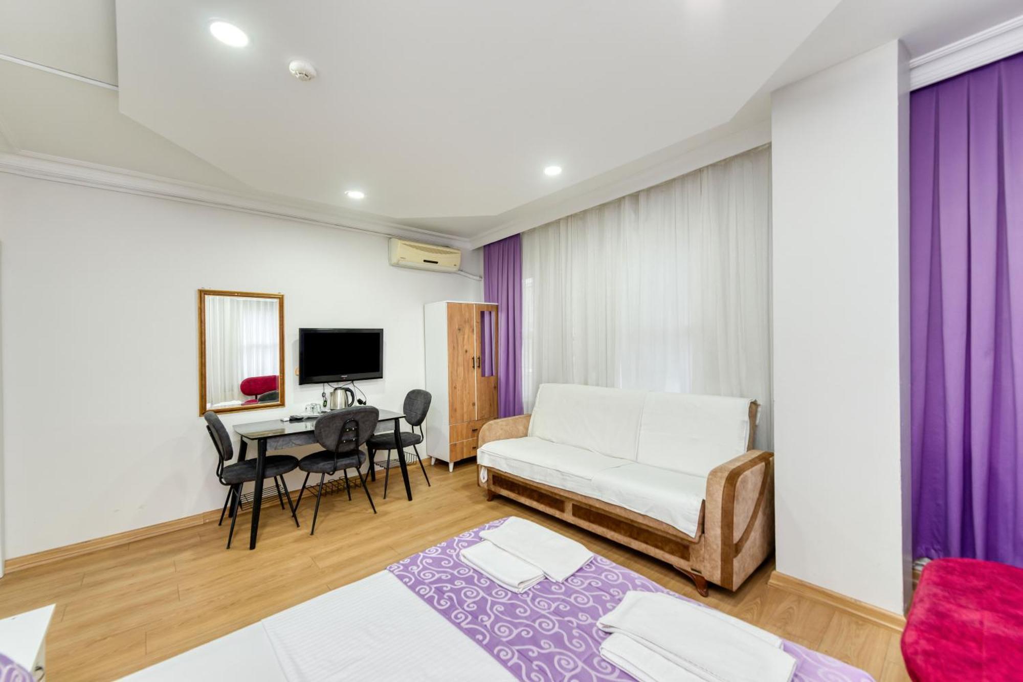 Otel Old House