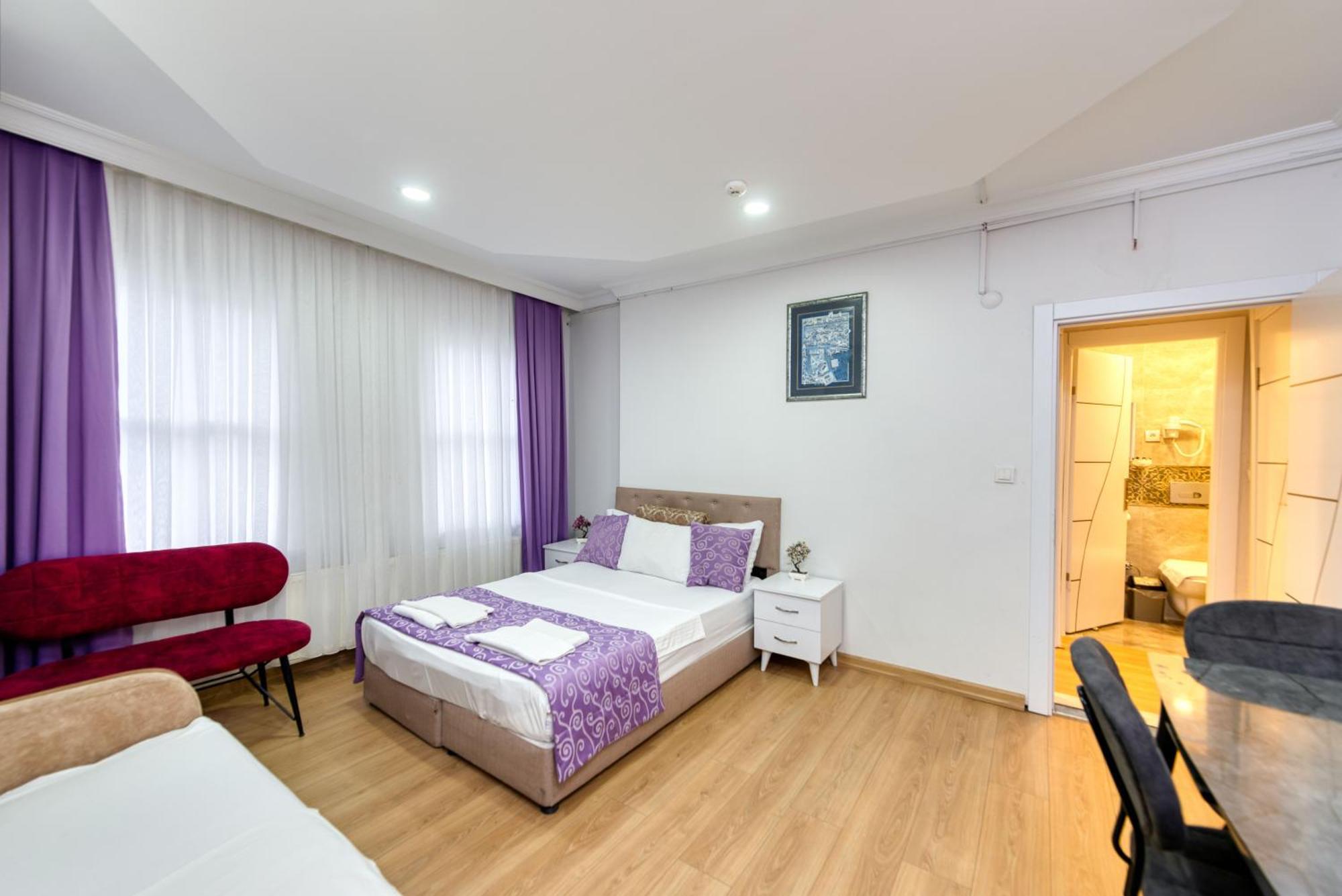 Old House Otel *