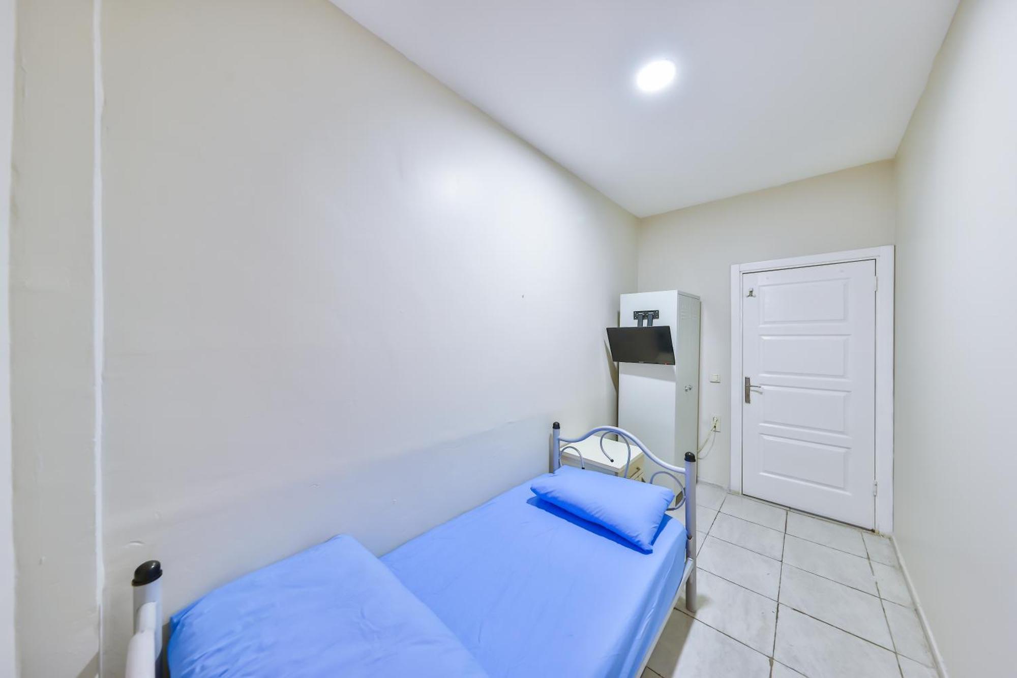 Goekce - Only Men Hostel *