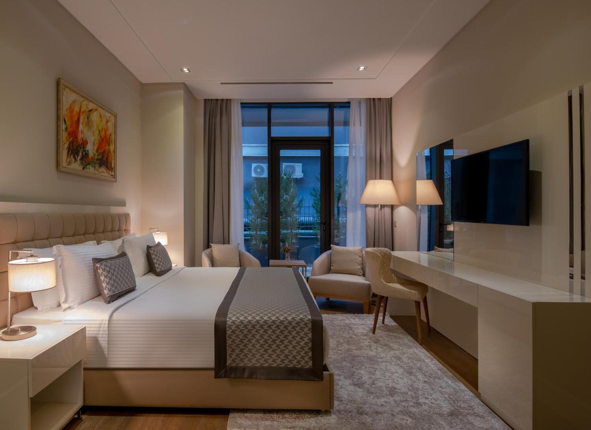 Movenpick Living West 5*