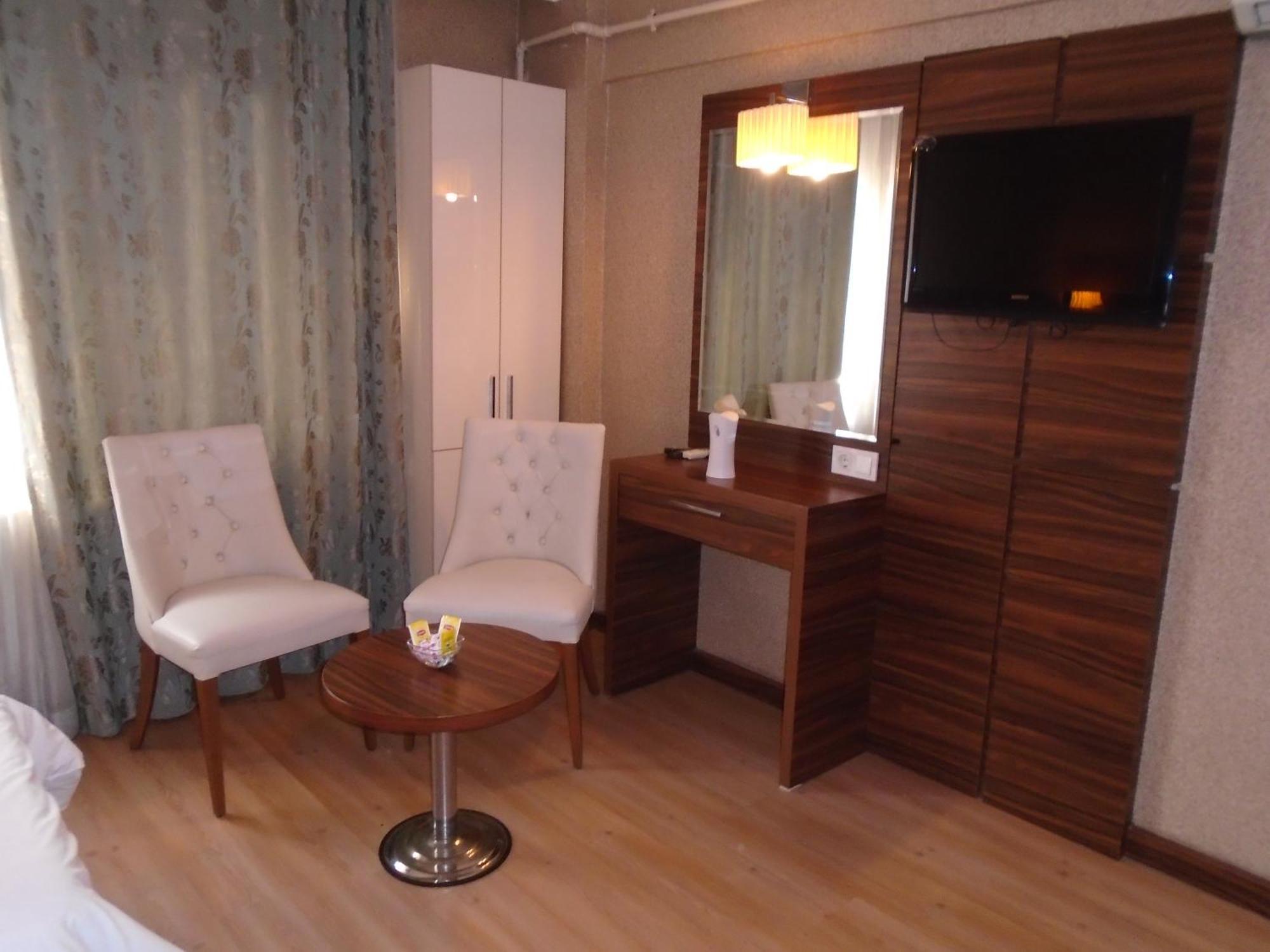 House Aparthotel 3*