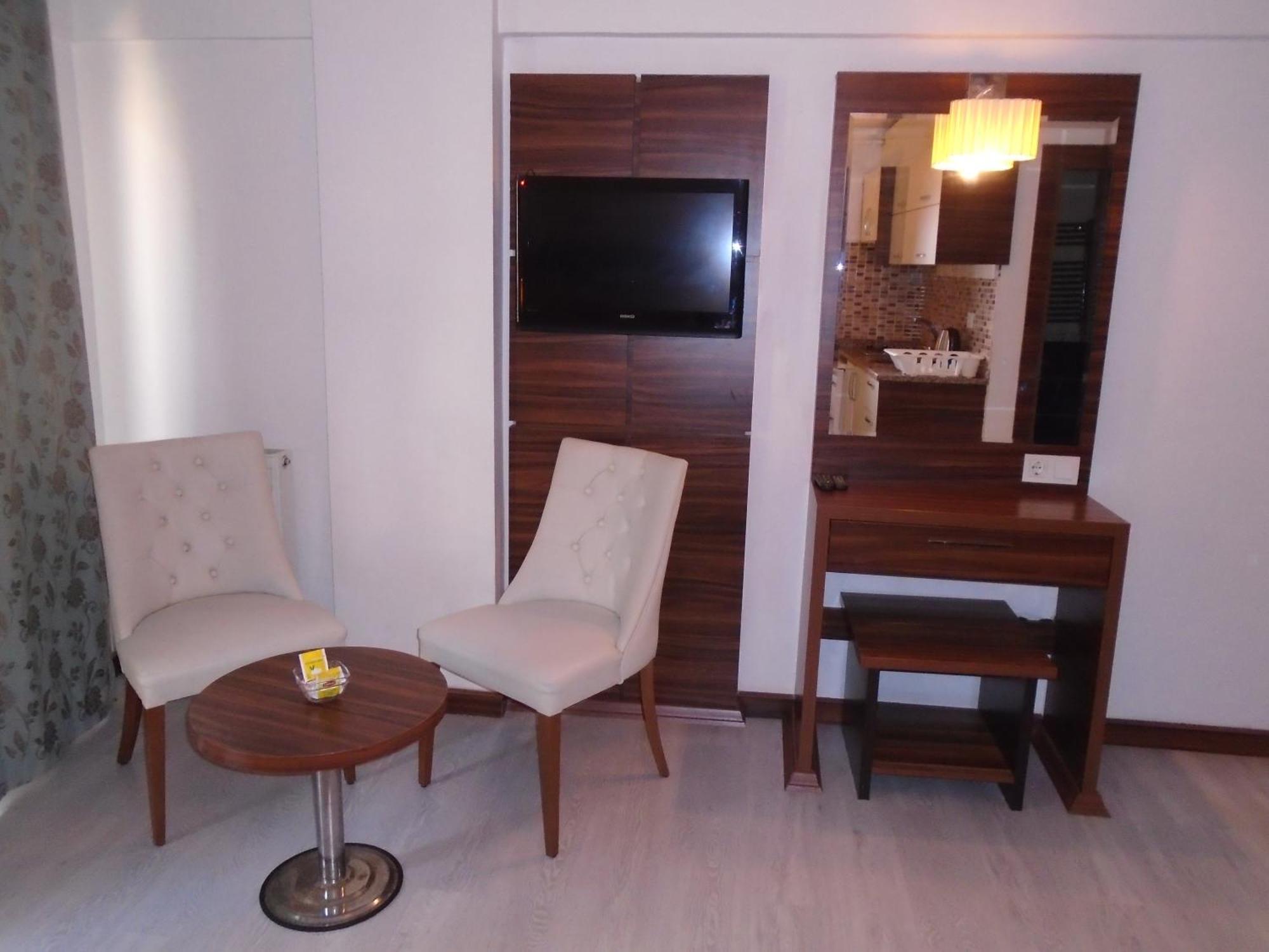 Aparthotel House 3*