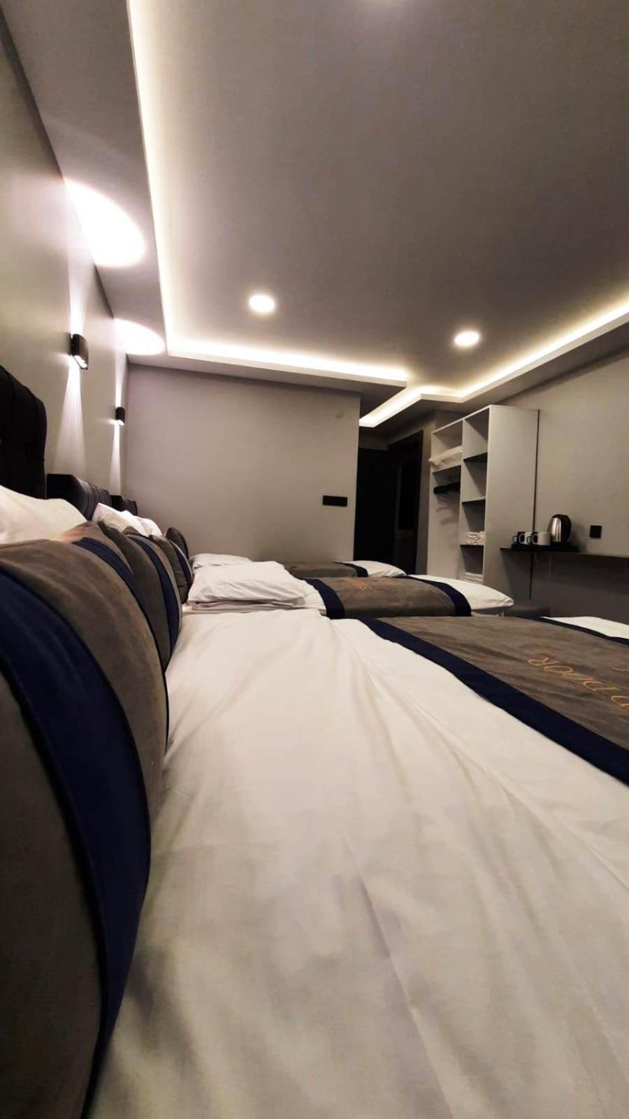 Otel Door *