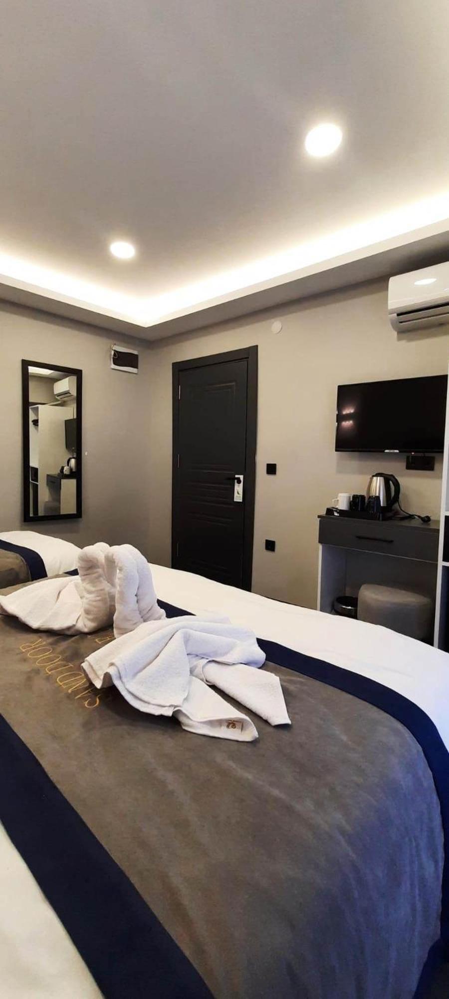 Otel Door