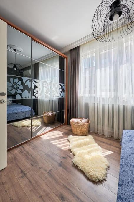 A Flat In The Center With Terrace Apartment *