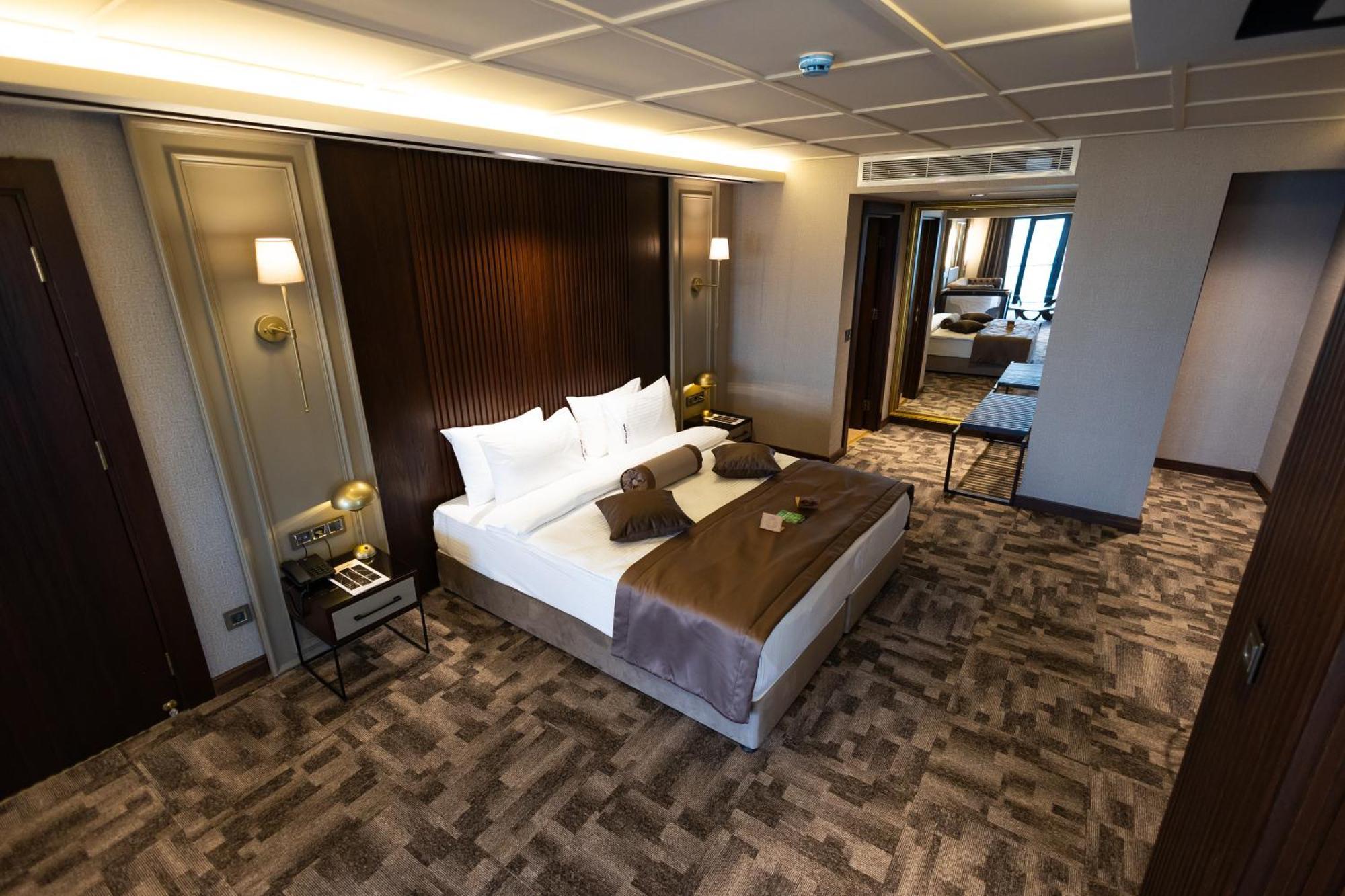 Tonight Port Hotel 4*