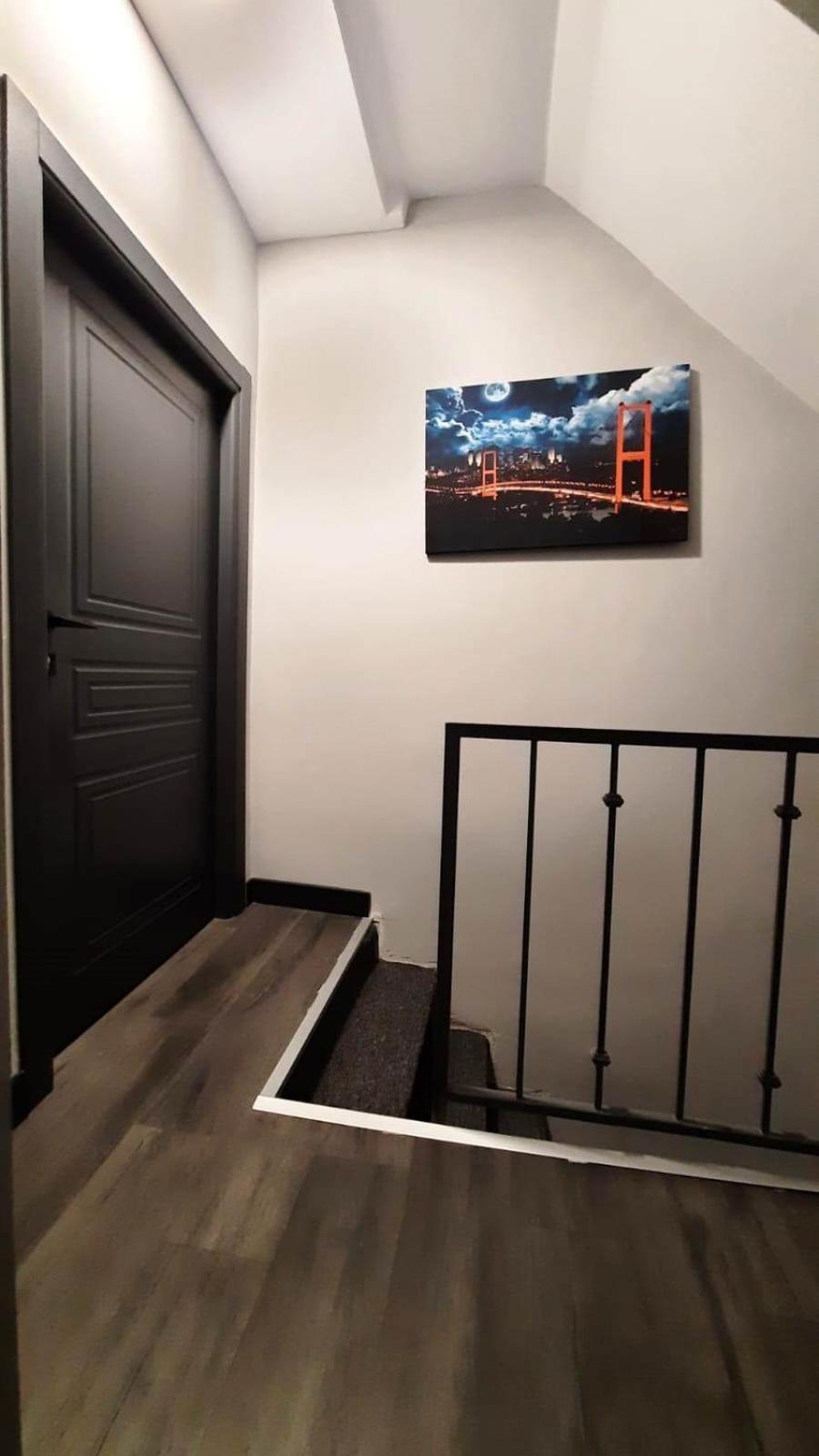 Otel Door *