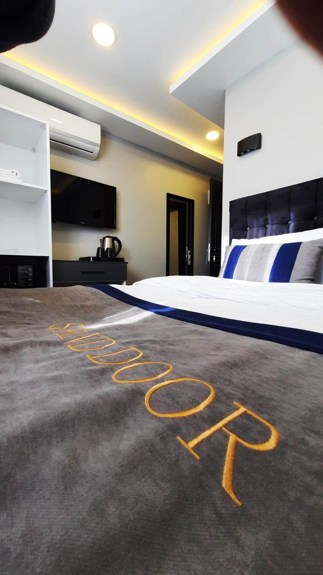 Door Otel