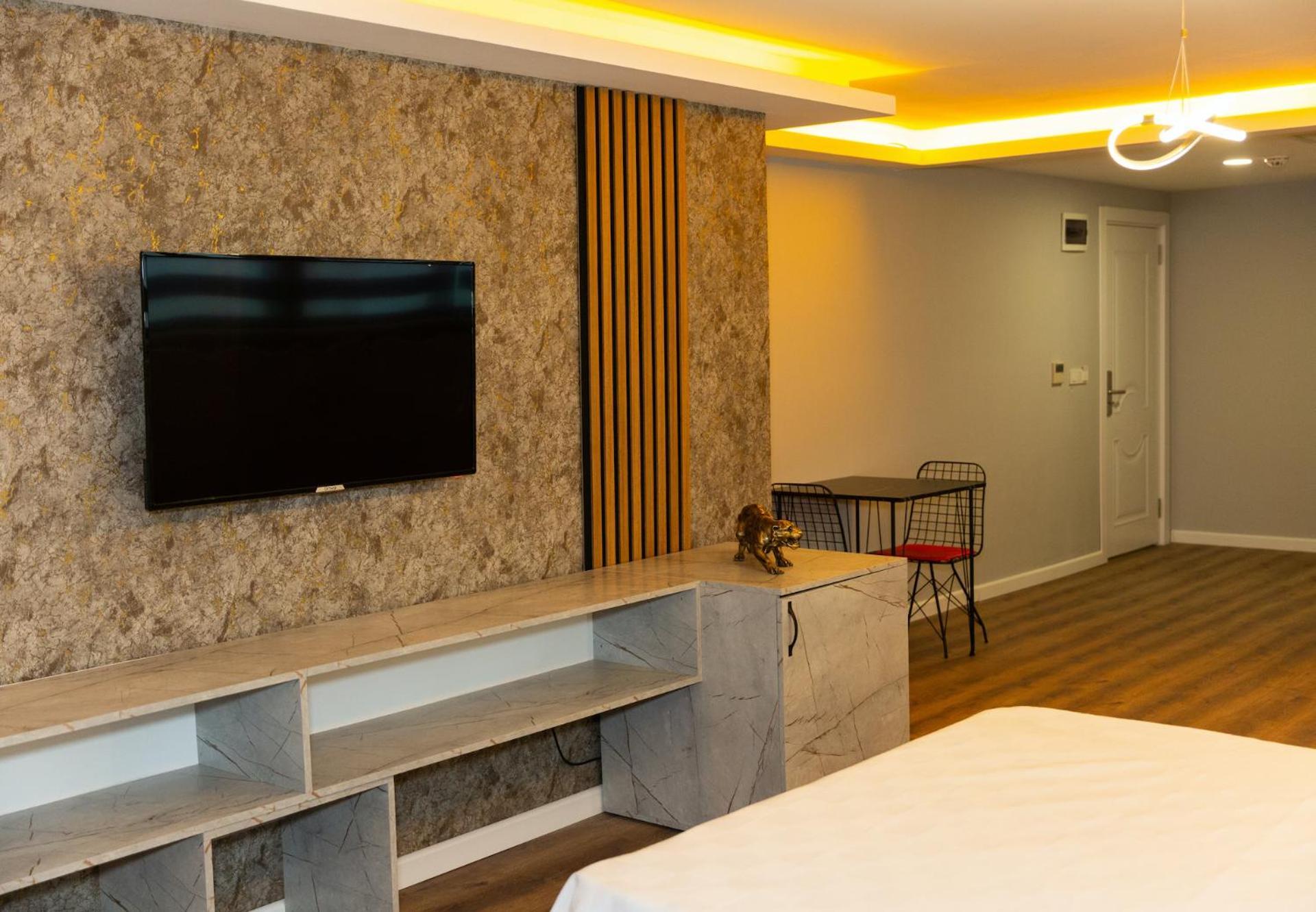 The Hera Business & Hotel