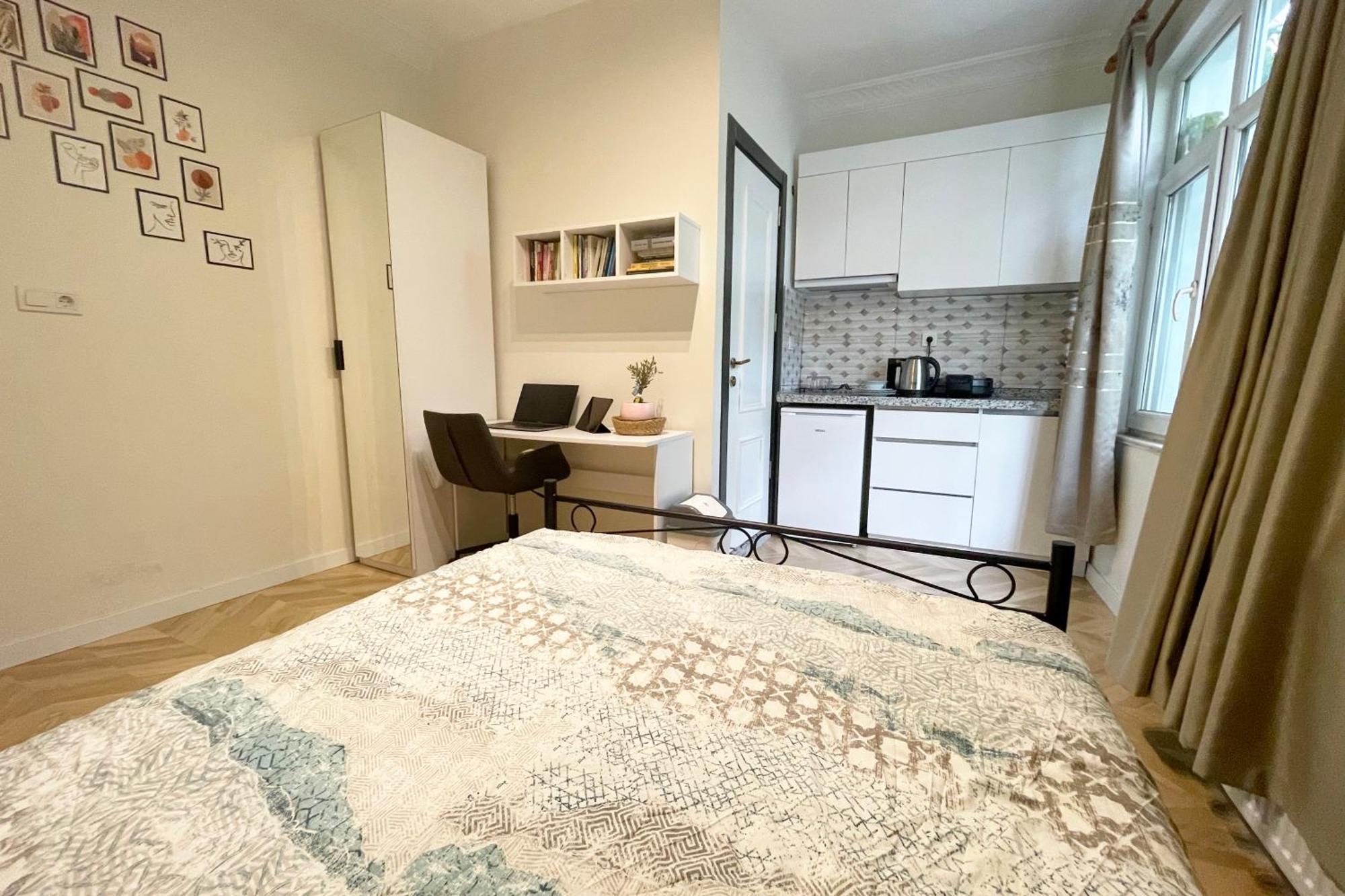 2br And 2bath Balcony In Heart Of Isatanbul #3 Apartment