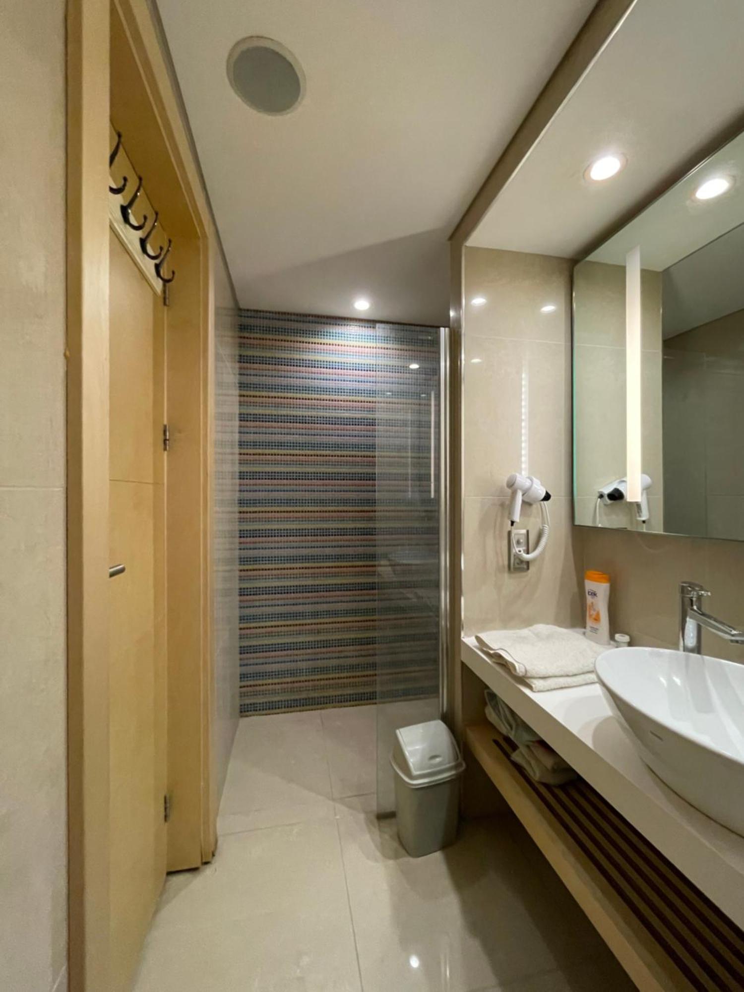 With Incredible View Of The Sea Near Metro Station Apartment