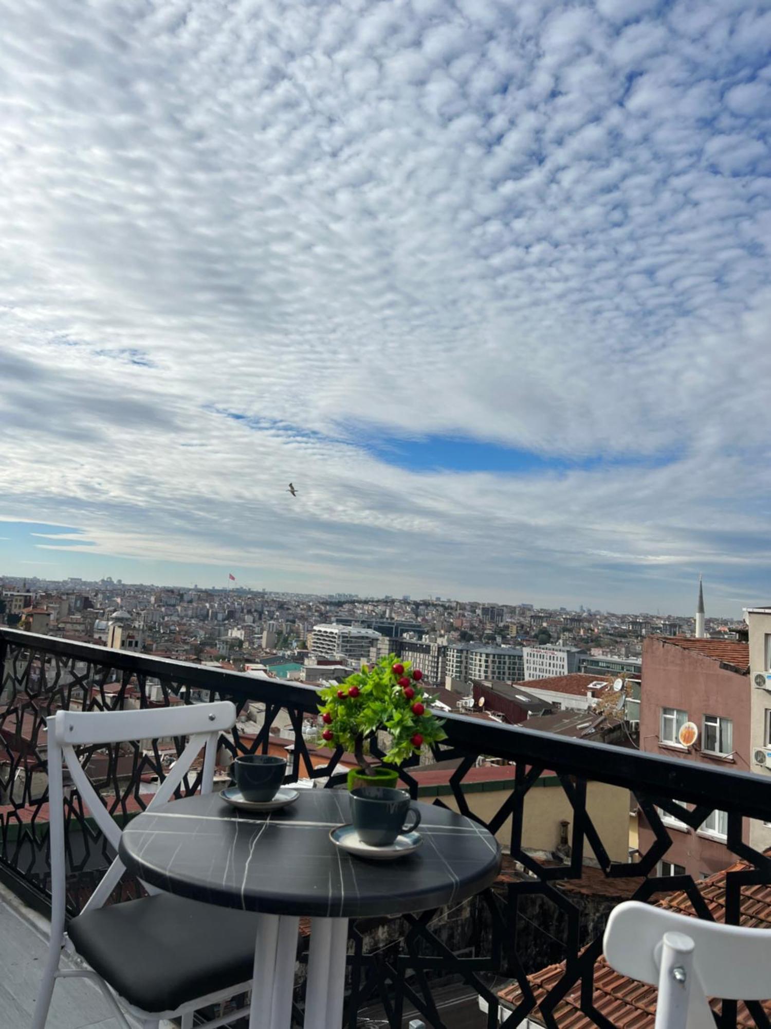Taksim Larissa *