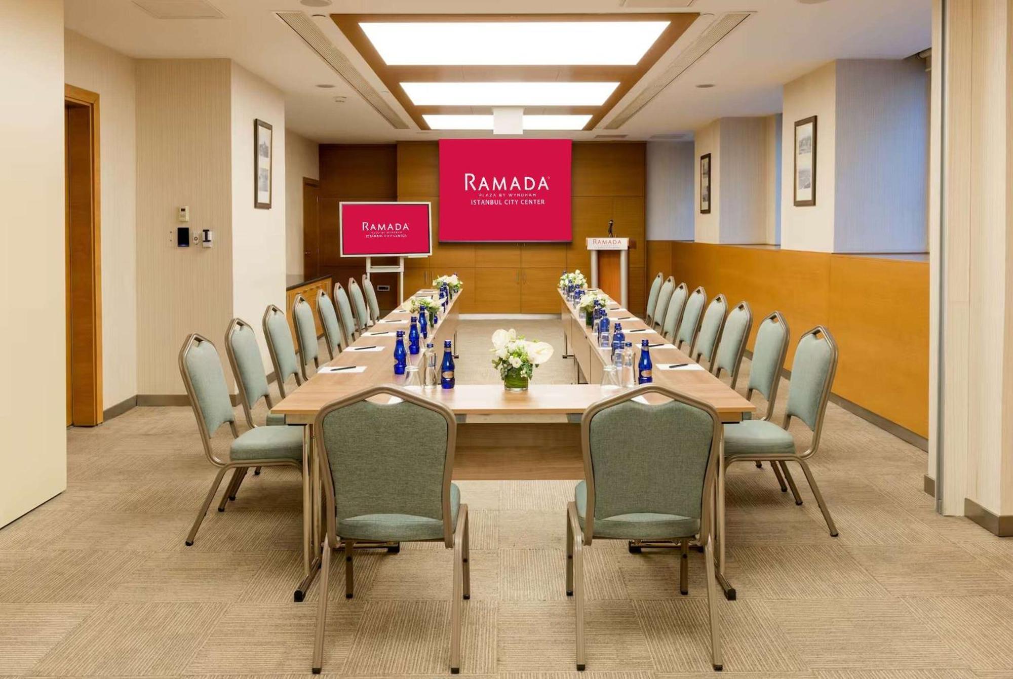 Ramada Plaza By Wyndham Center (adults Only) Hotel