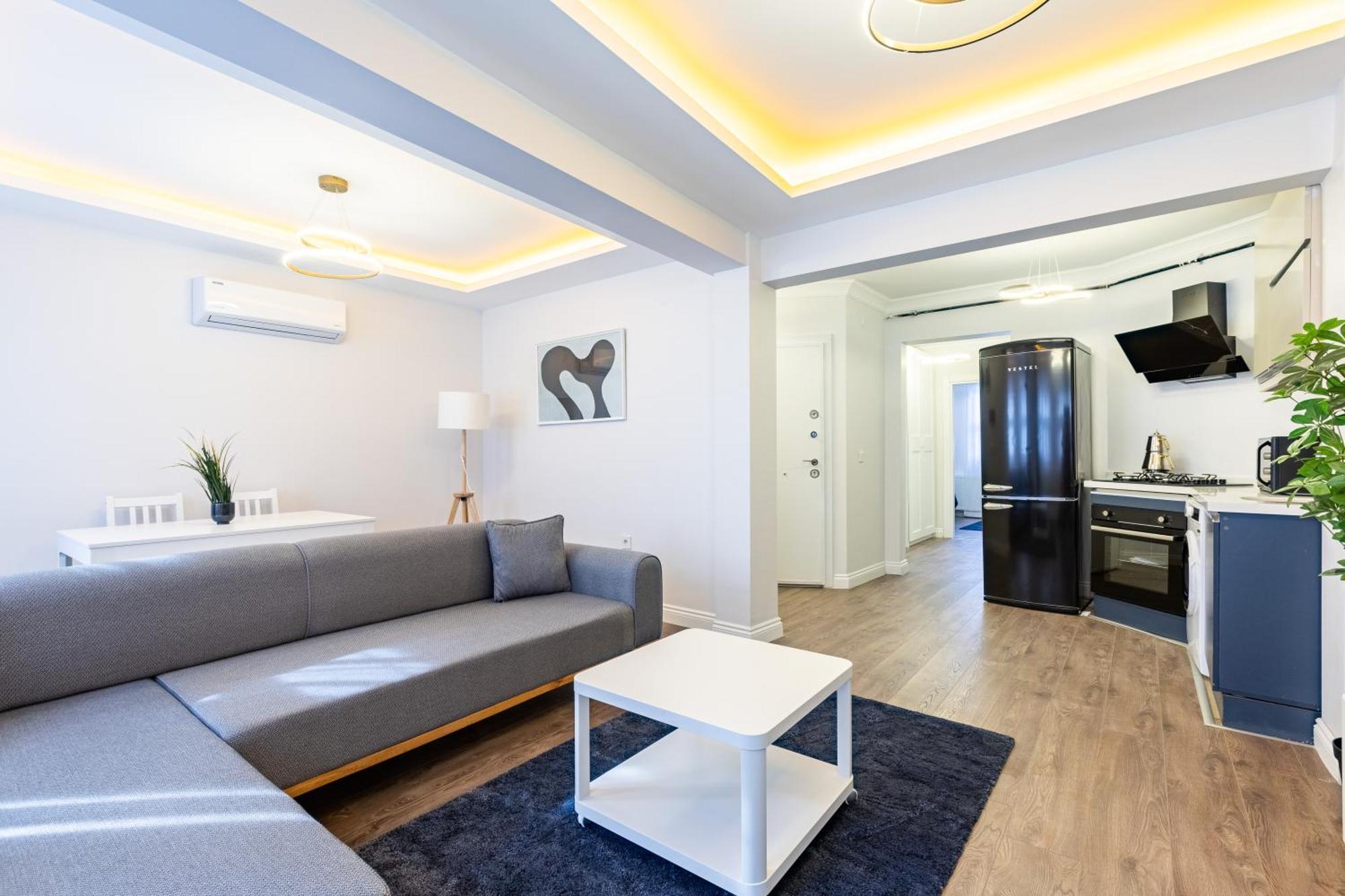Red Suites Balat - Orange And Blue