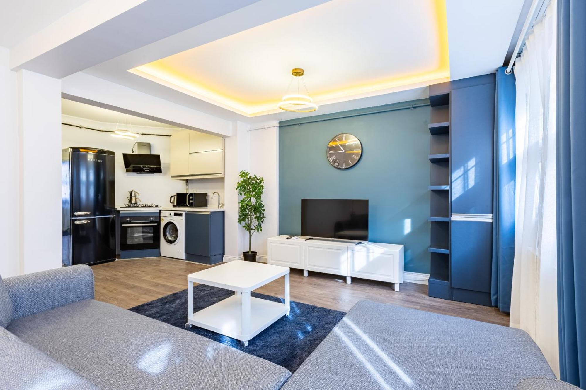 Apartment Red Suites Balat - Orange And Blue