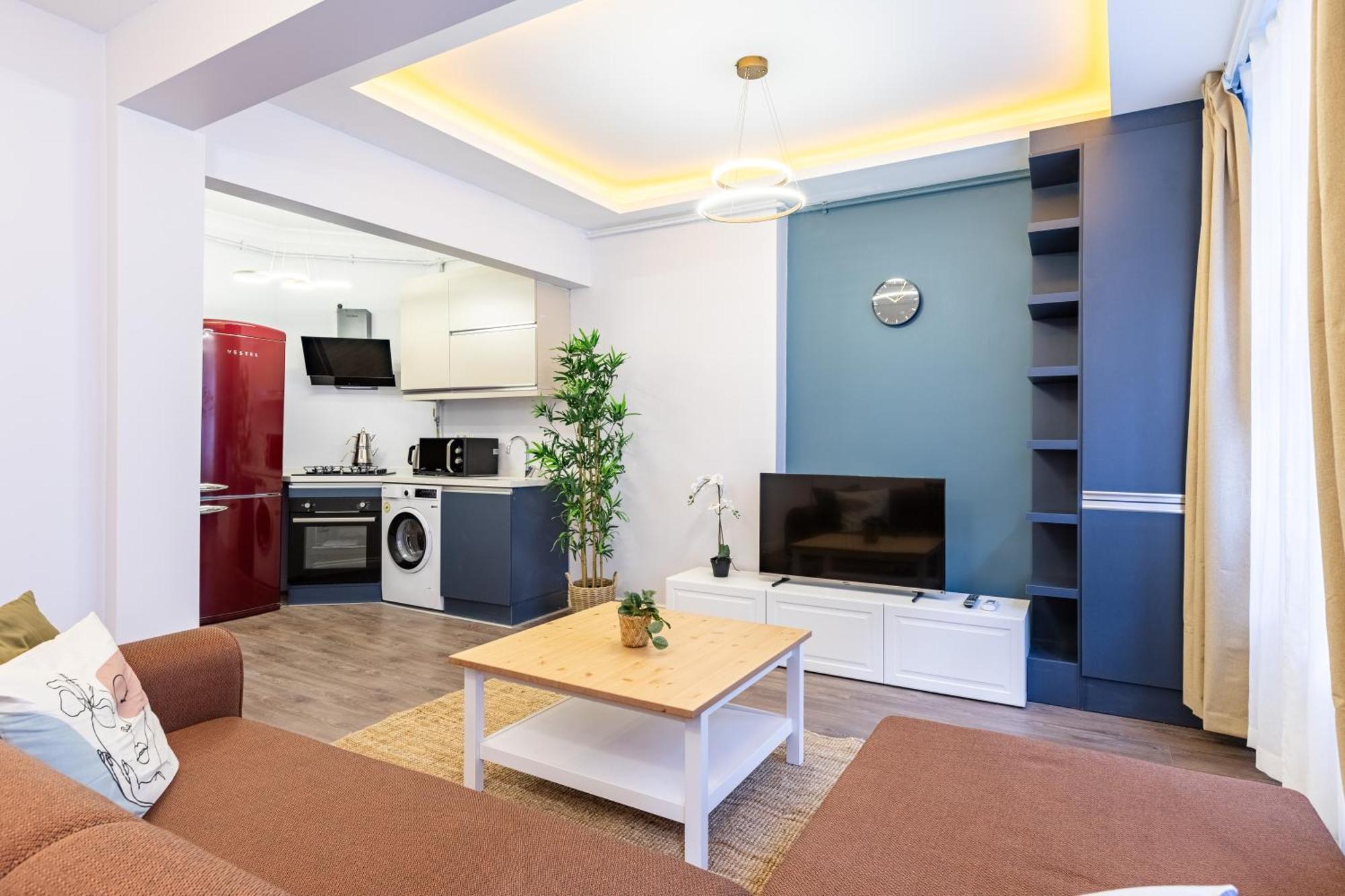 Apartment Red Suites Balat - Orange And Blue