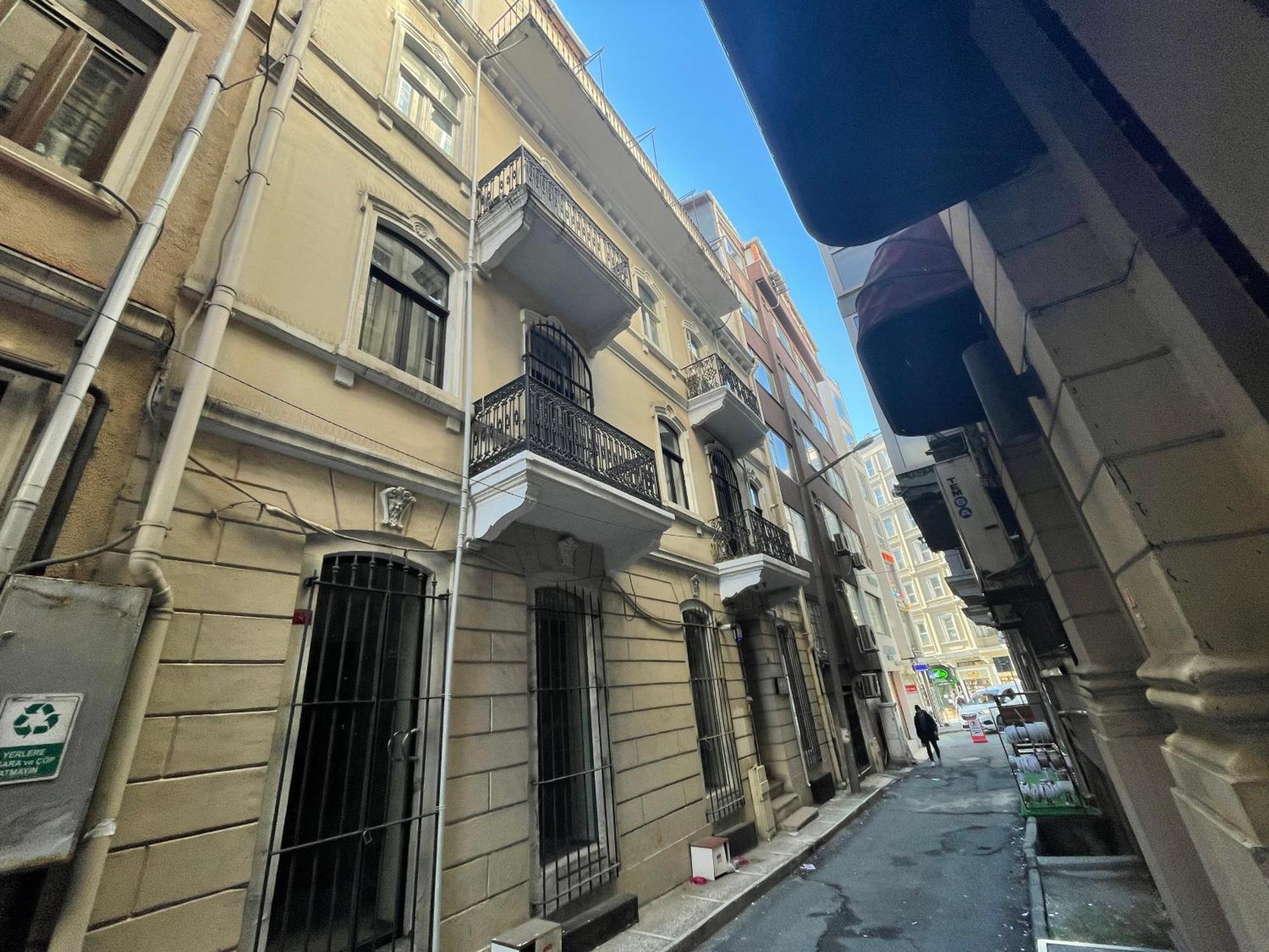 Apartment Savcibey Building *