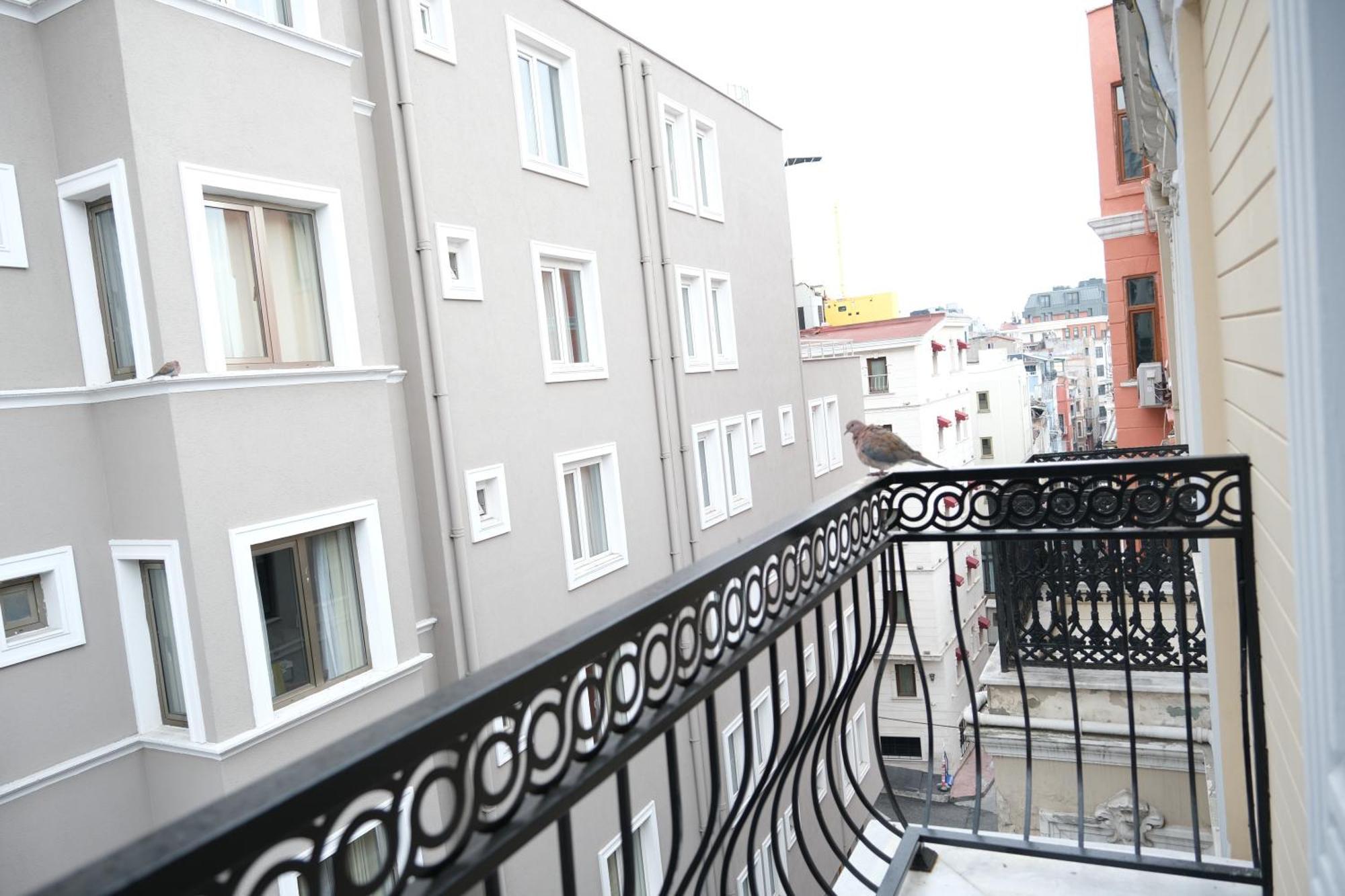 Yellow Mansion * İstanbul