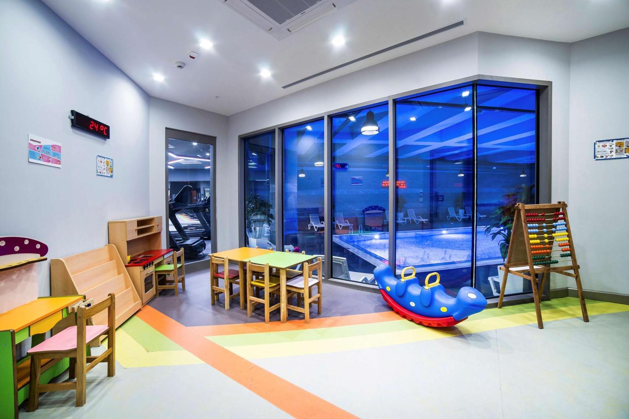 Radisson Residences Vadistanbul 4*