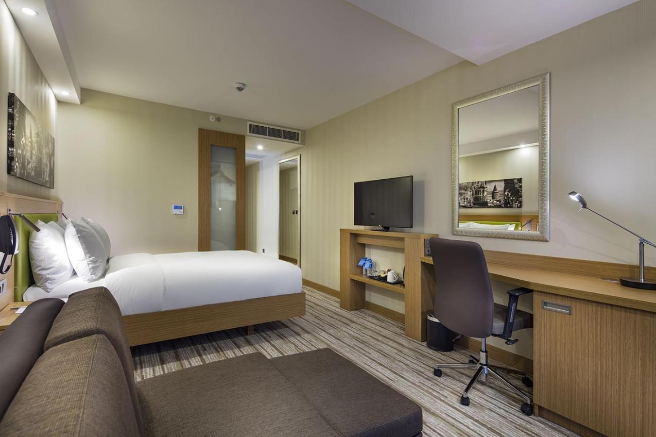 Hotel Hampton By Hilton Atakoy