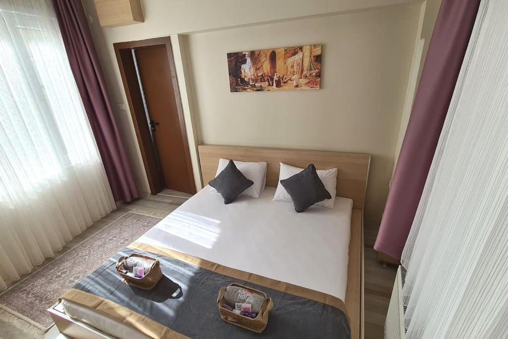 Social House Hotel *