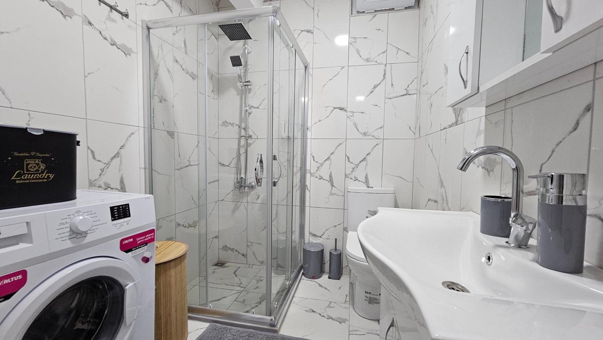 New - Luxury - Spacious Flats At The Center