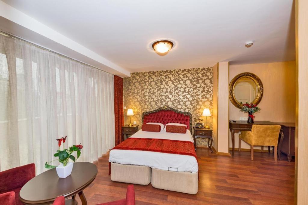 Santa Hill Hotel