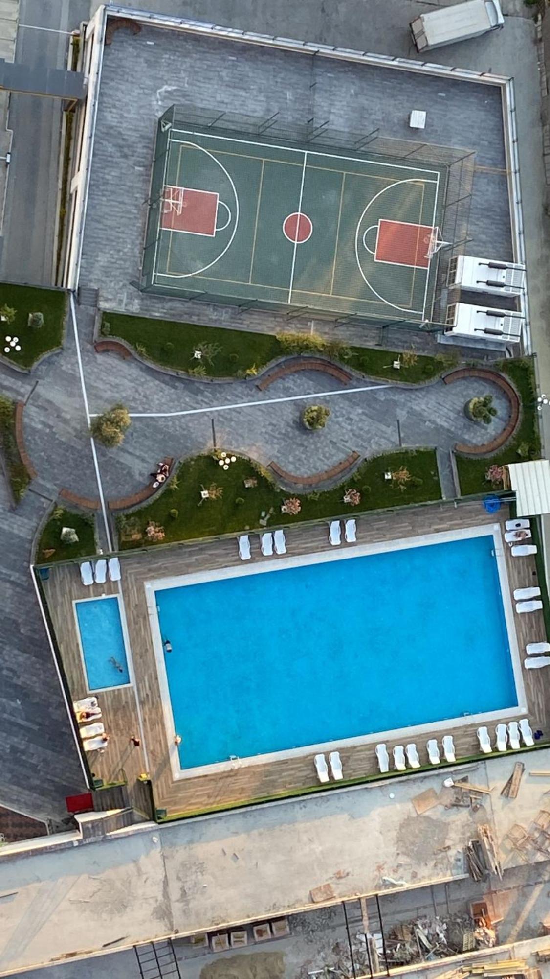View With Wifi And Pool Apartment