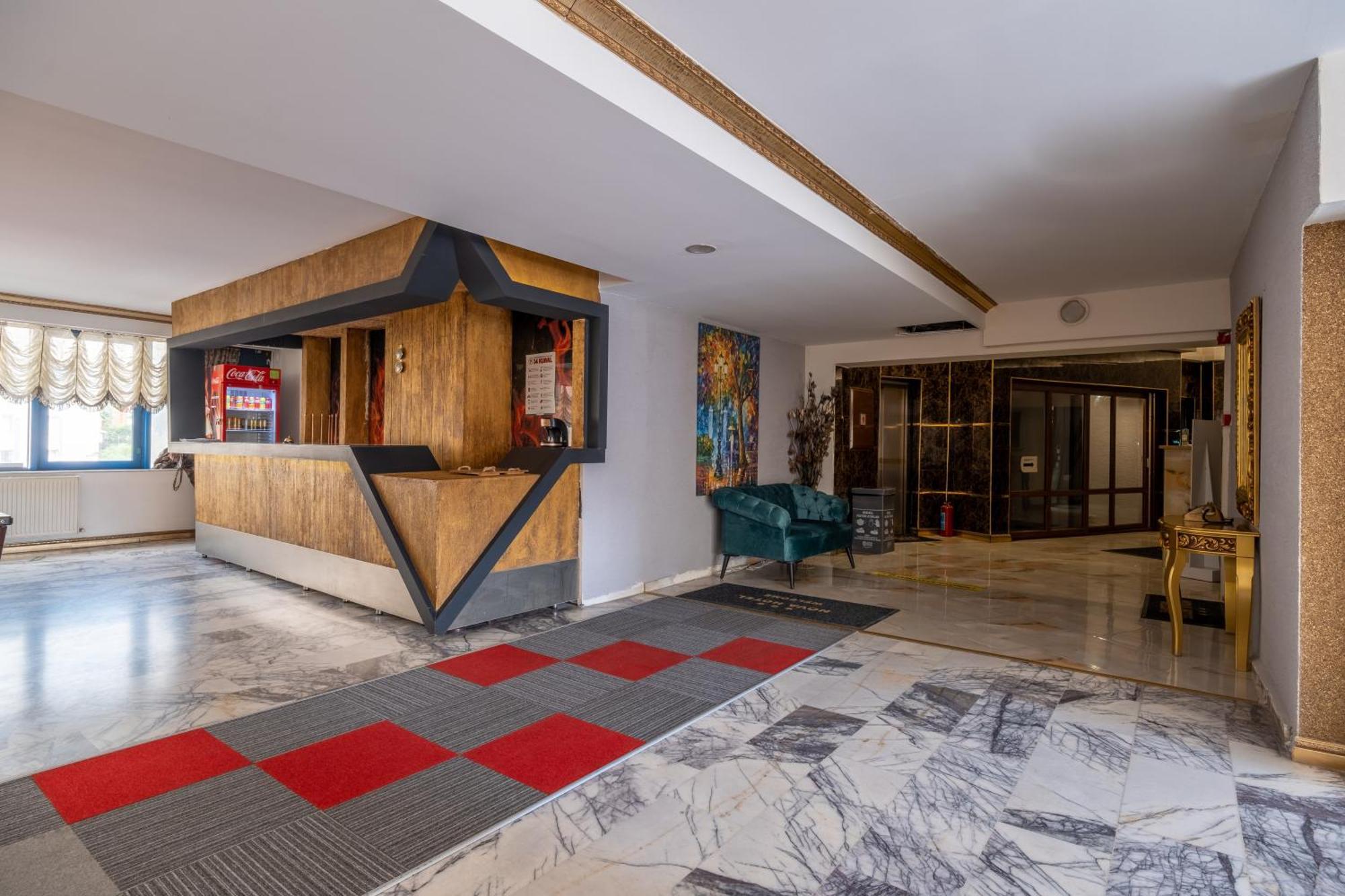 Nova Hotel *
