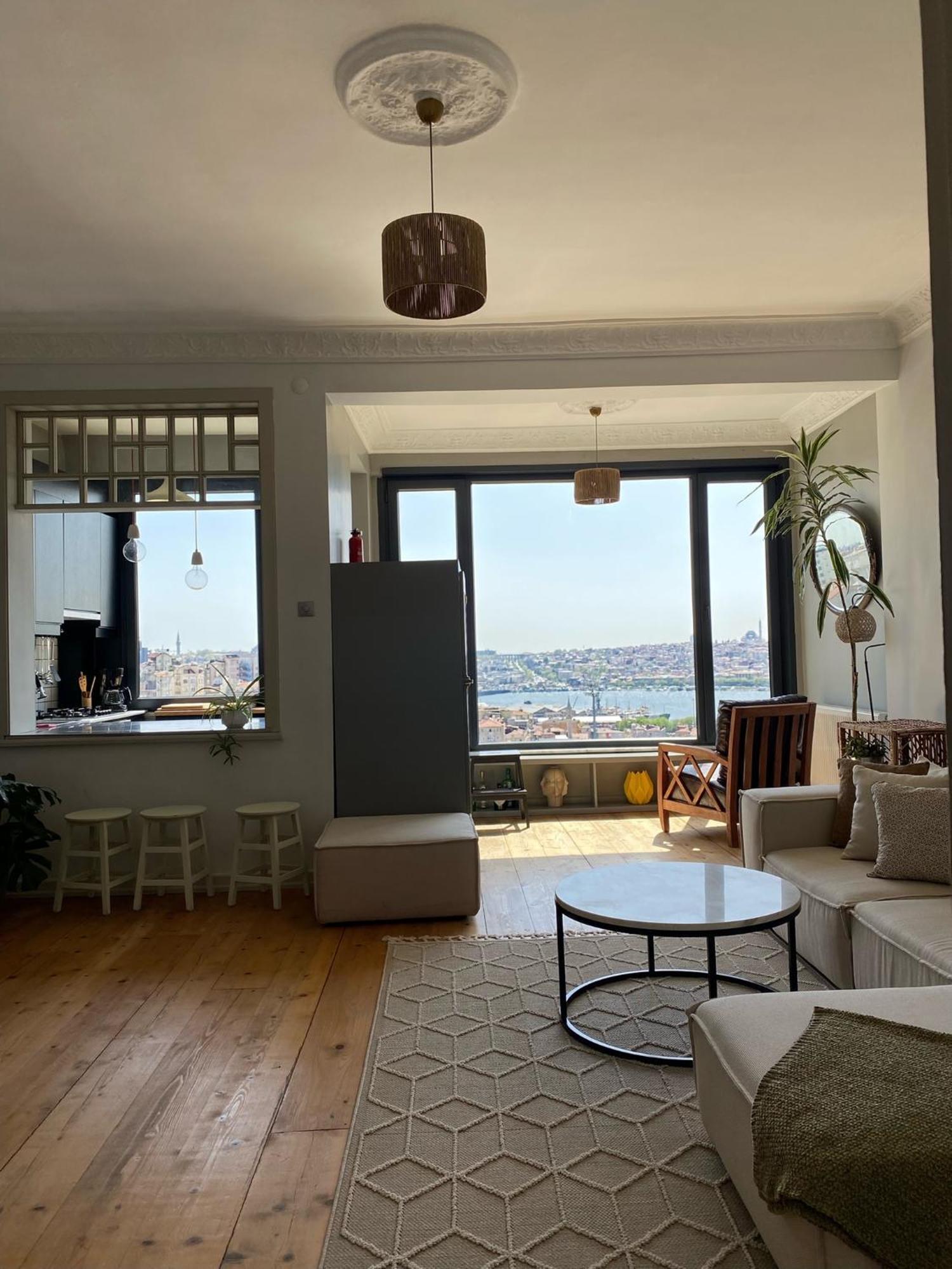 Fantastic Golden Horn View In Beyoglu, Cozy Design *