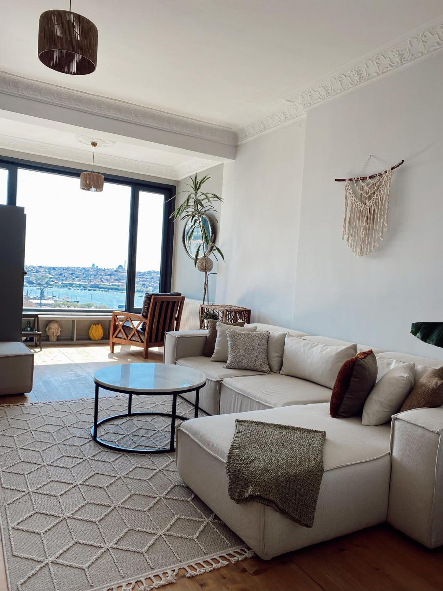 Fantastic Golden Horn View In Beyoglu, Cozy Design