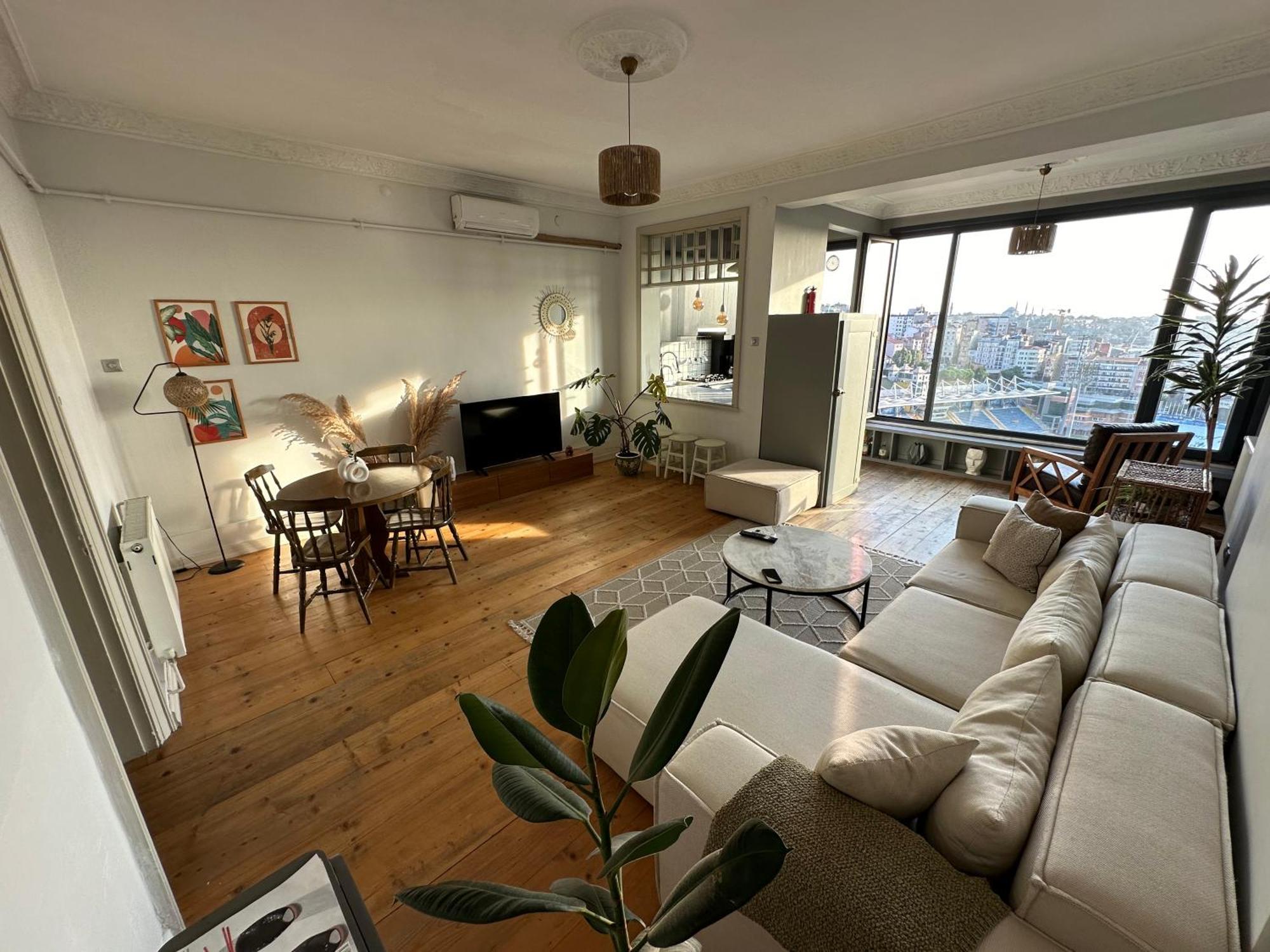Fantastic Golden Horn View In Beyoglu, Cozy Design Apartment
