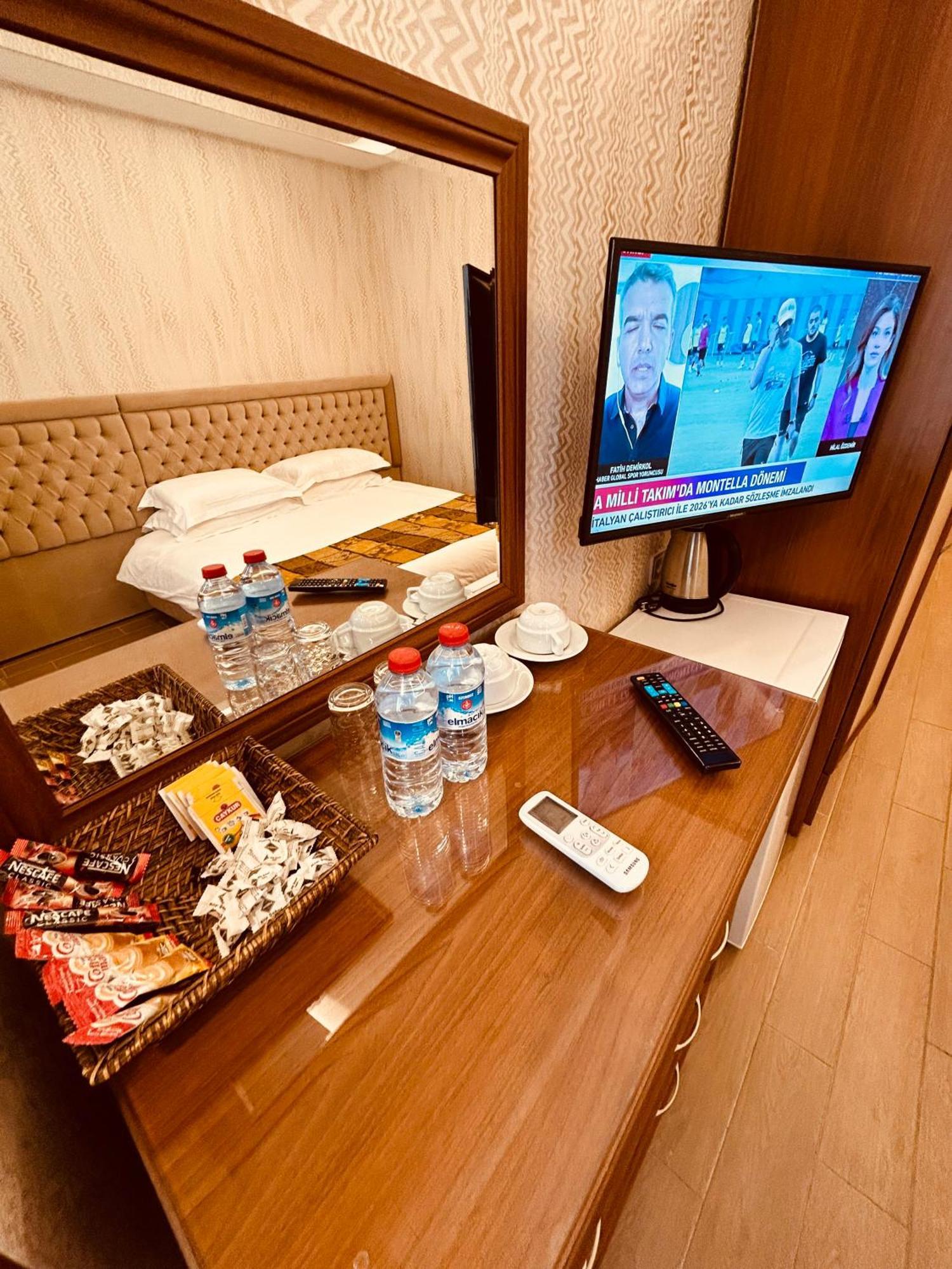 Lily Hotel *