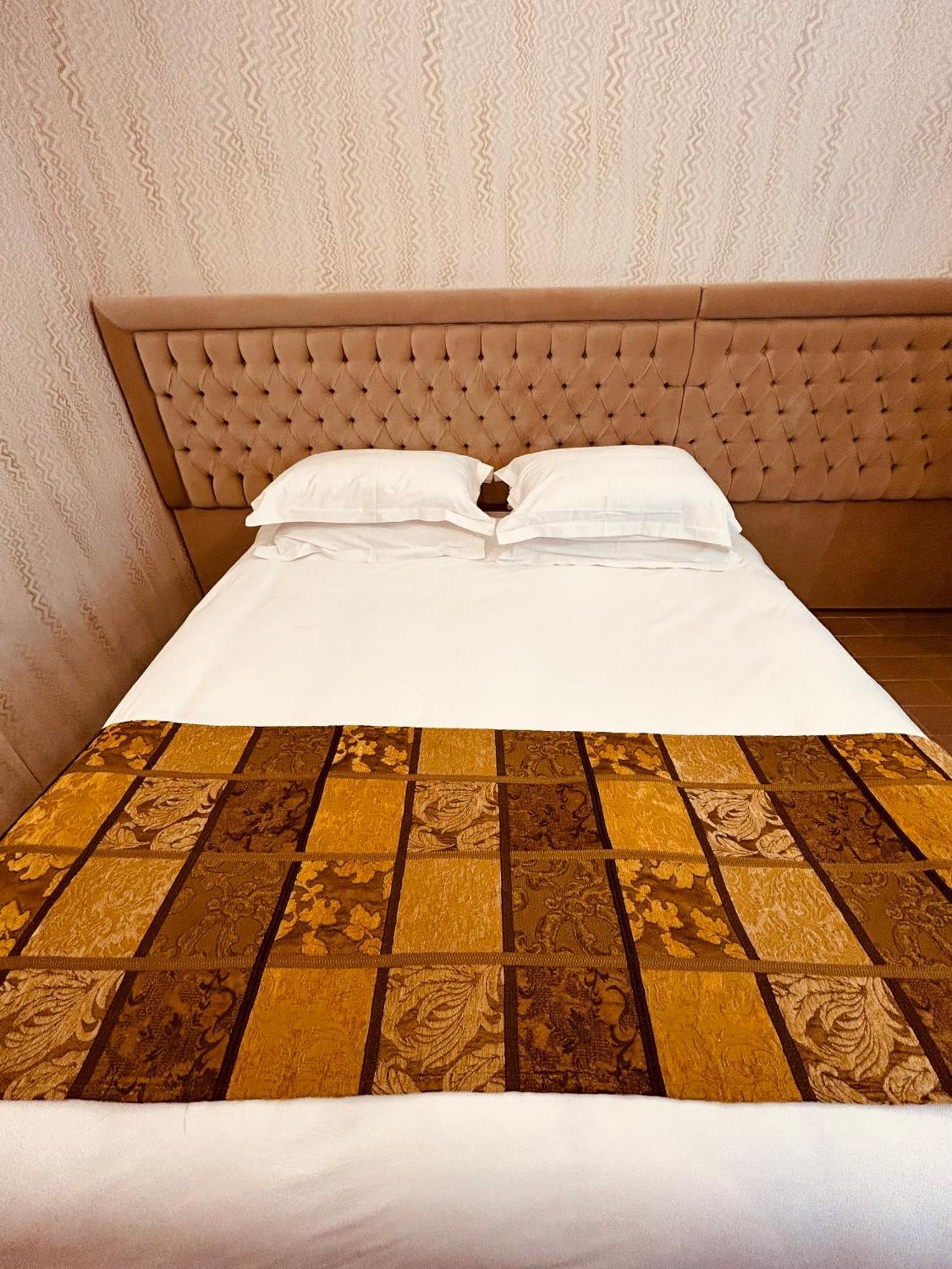 Lily Hotel