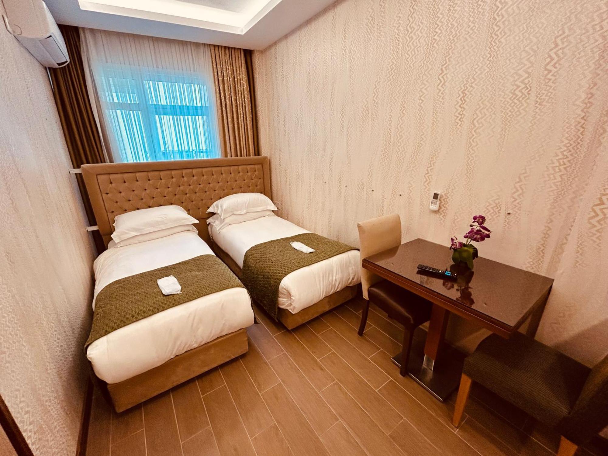 Lily Hotel