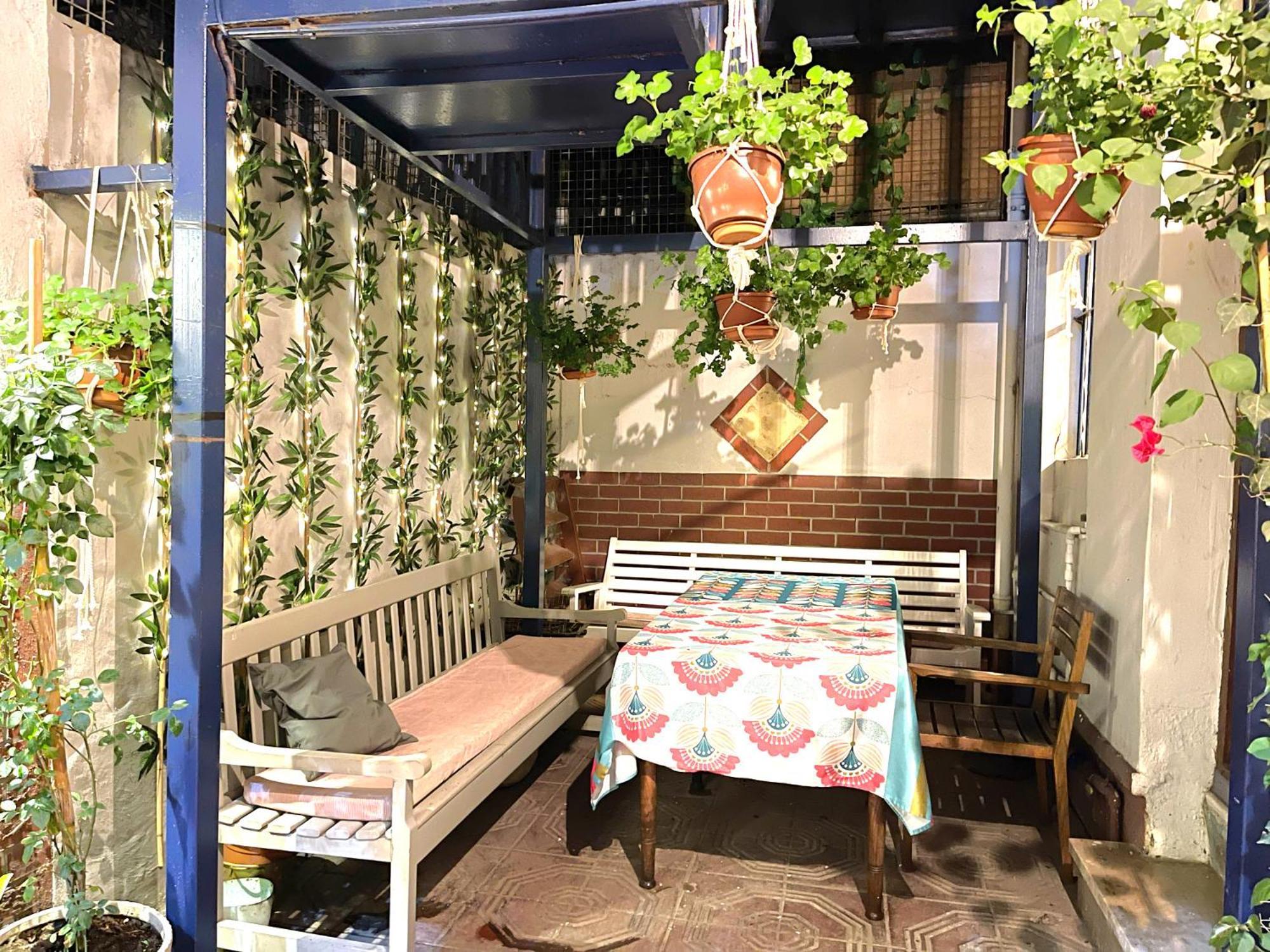 Pousada Building/5floors/ Garden In Balat Istambul