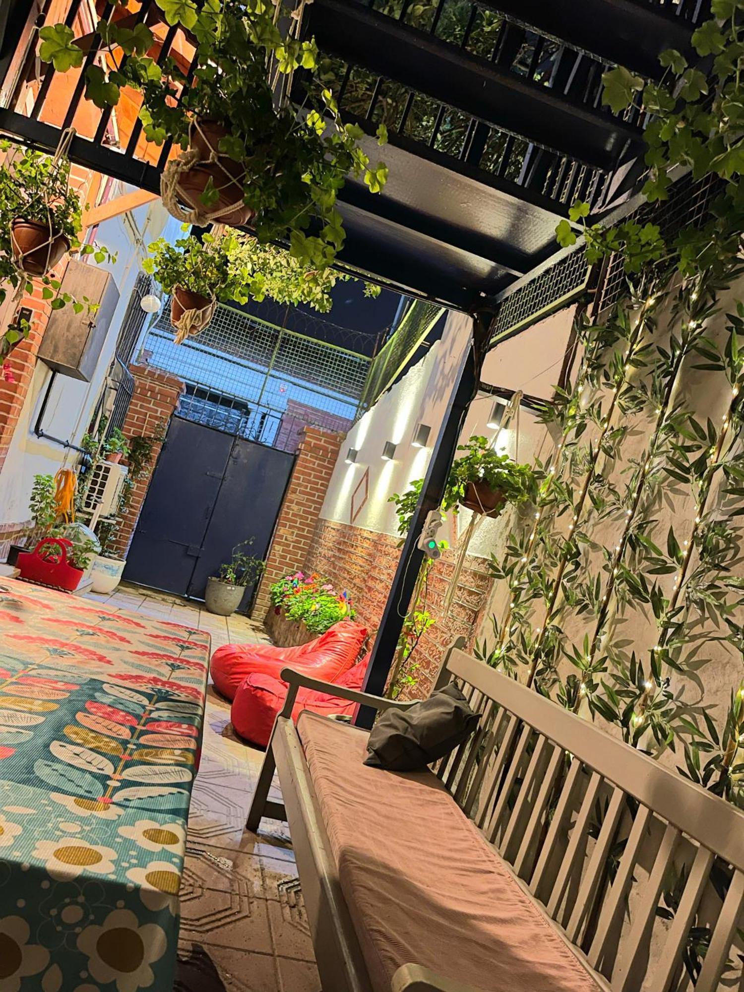 Building/5floors/ Garden In Balat *