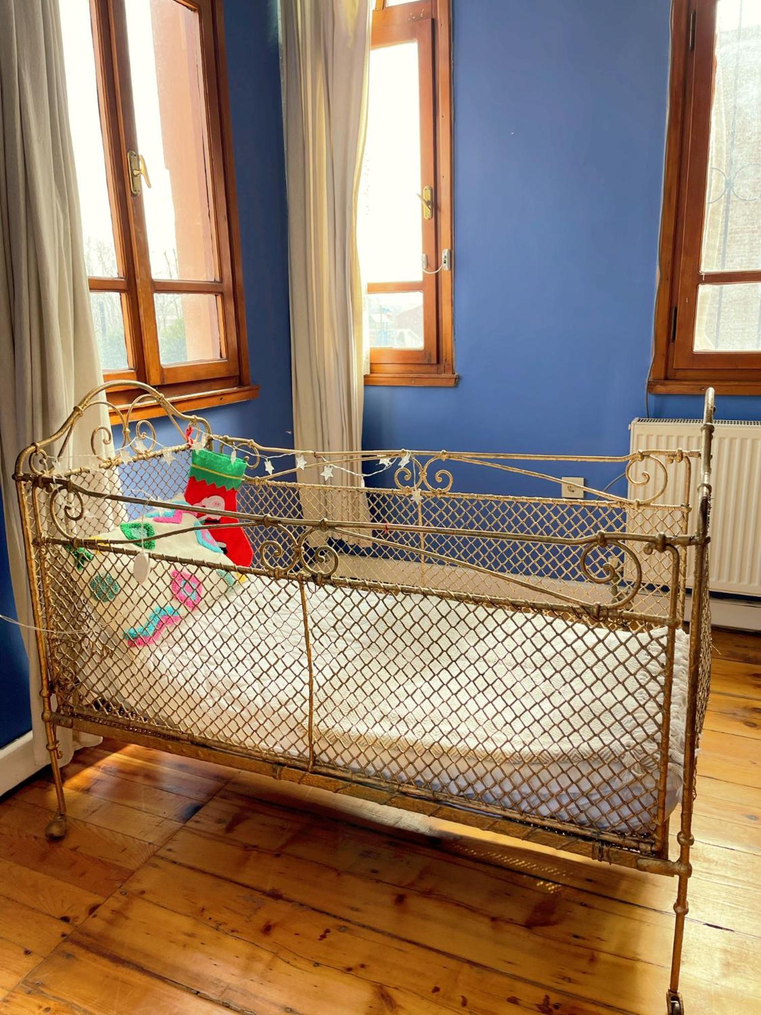 Pousada Building/5floors/ Garden In Balat Istambul