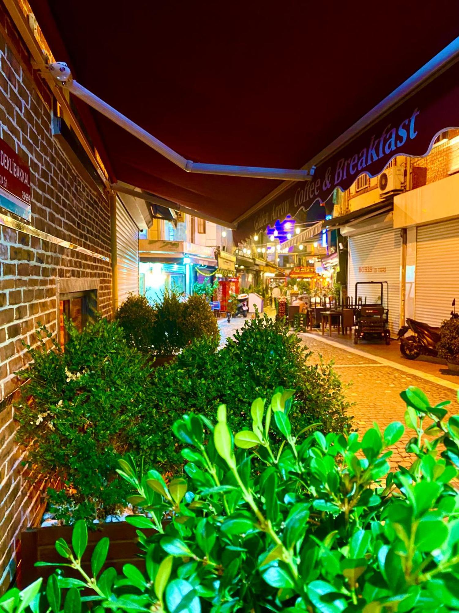 Golden Arrow Old Aparthotel