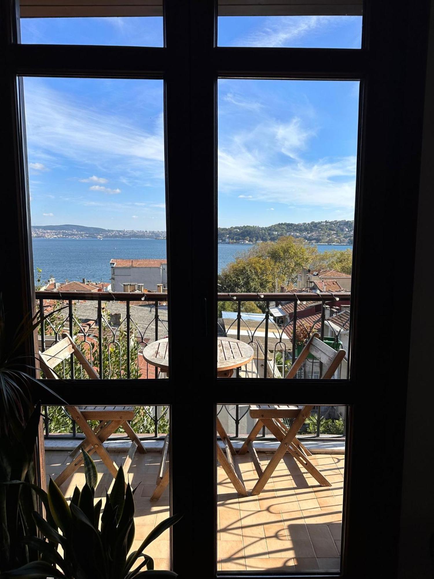 Historic Wooden House With Bosphorus View Apartment