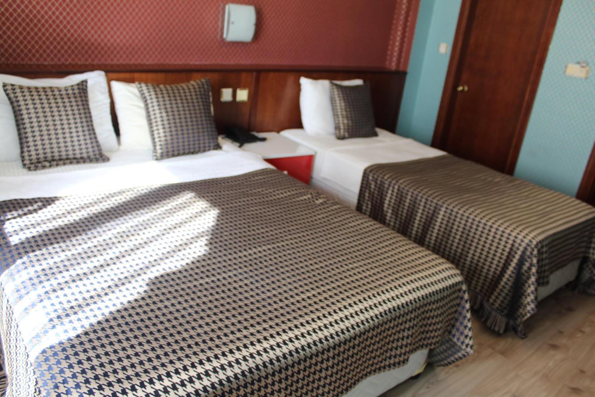 Falcon Hotel