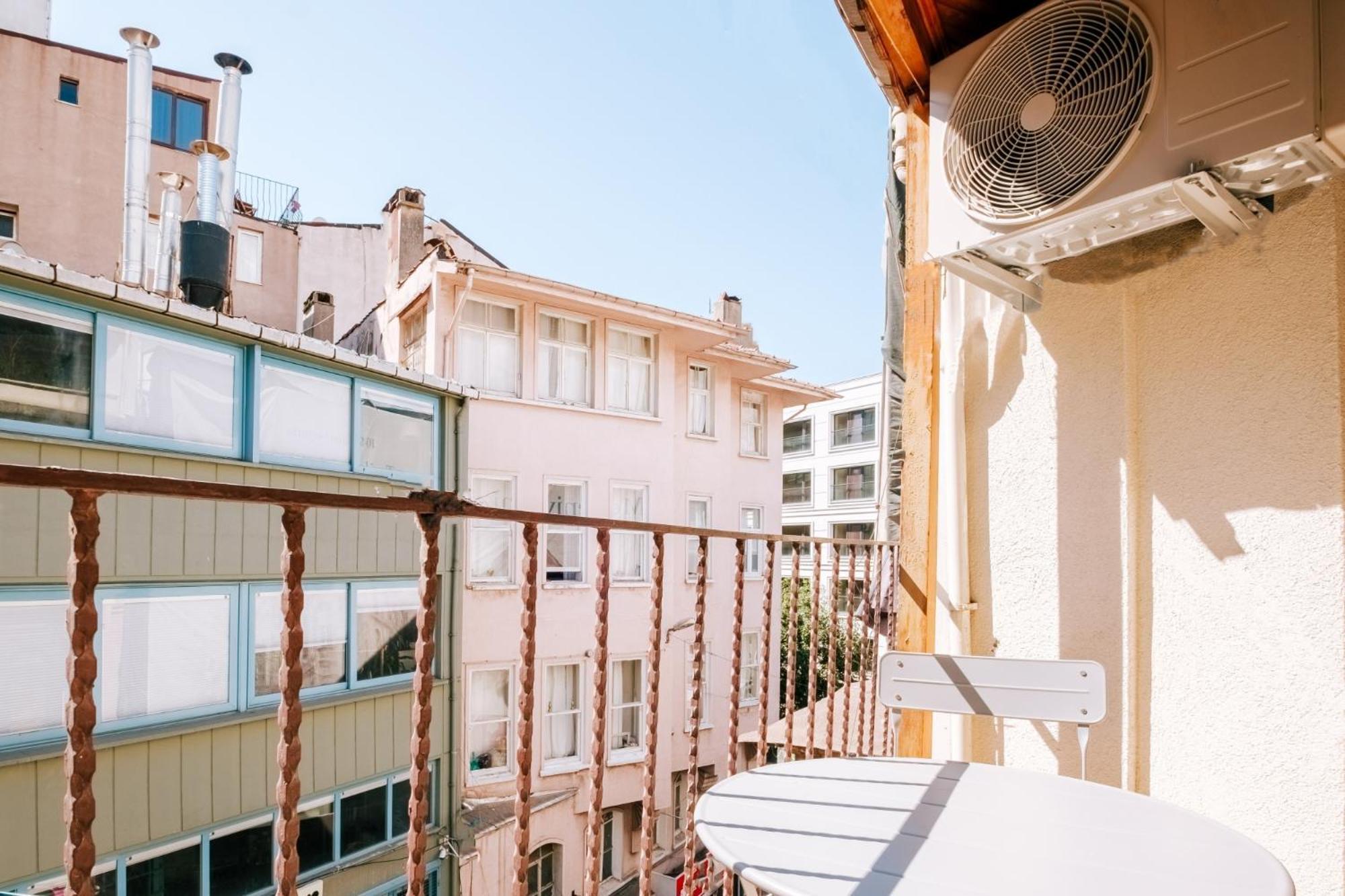Apartment Chic Spacious Flat Near Istiklal Avenue In Beyoglu