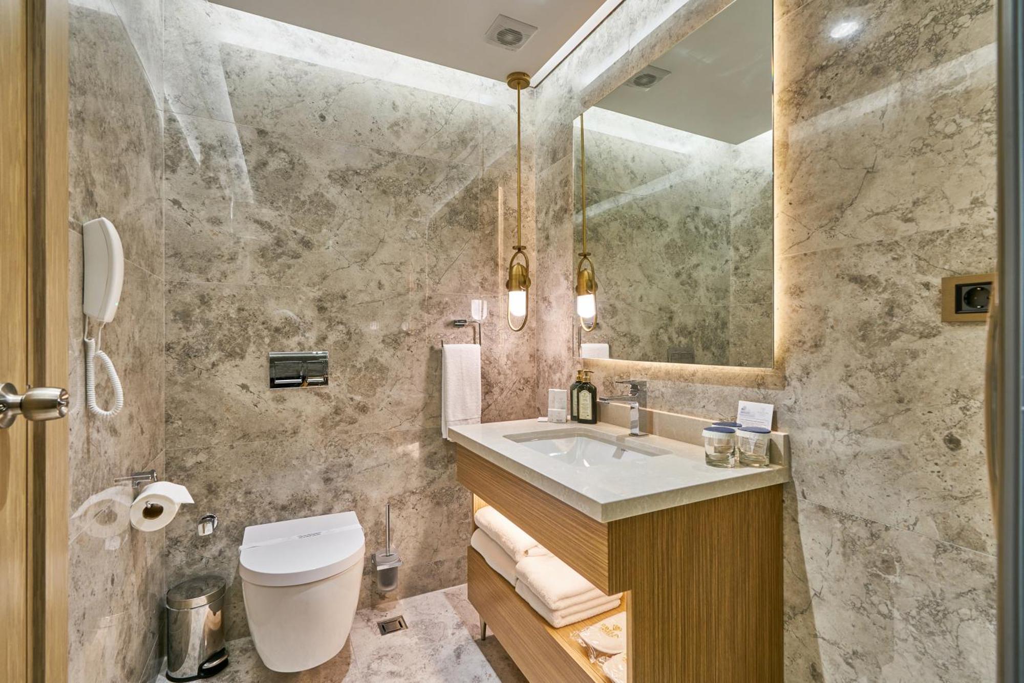 Rayelin Old Special Category Hotel