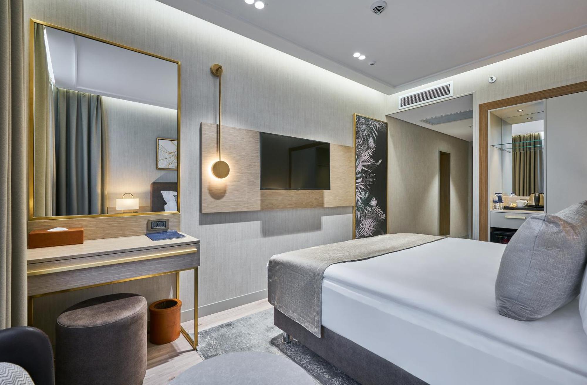 Rayelin Old Special Category Hotel