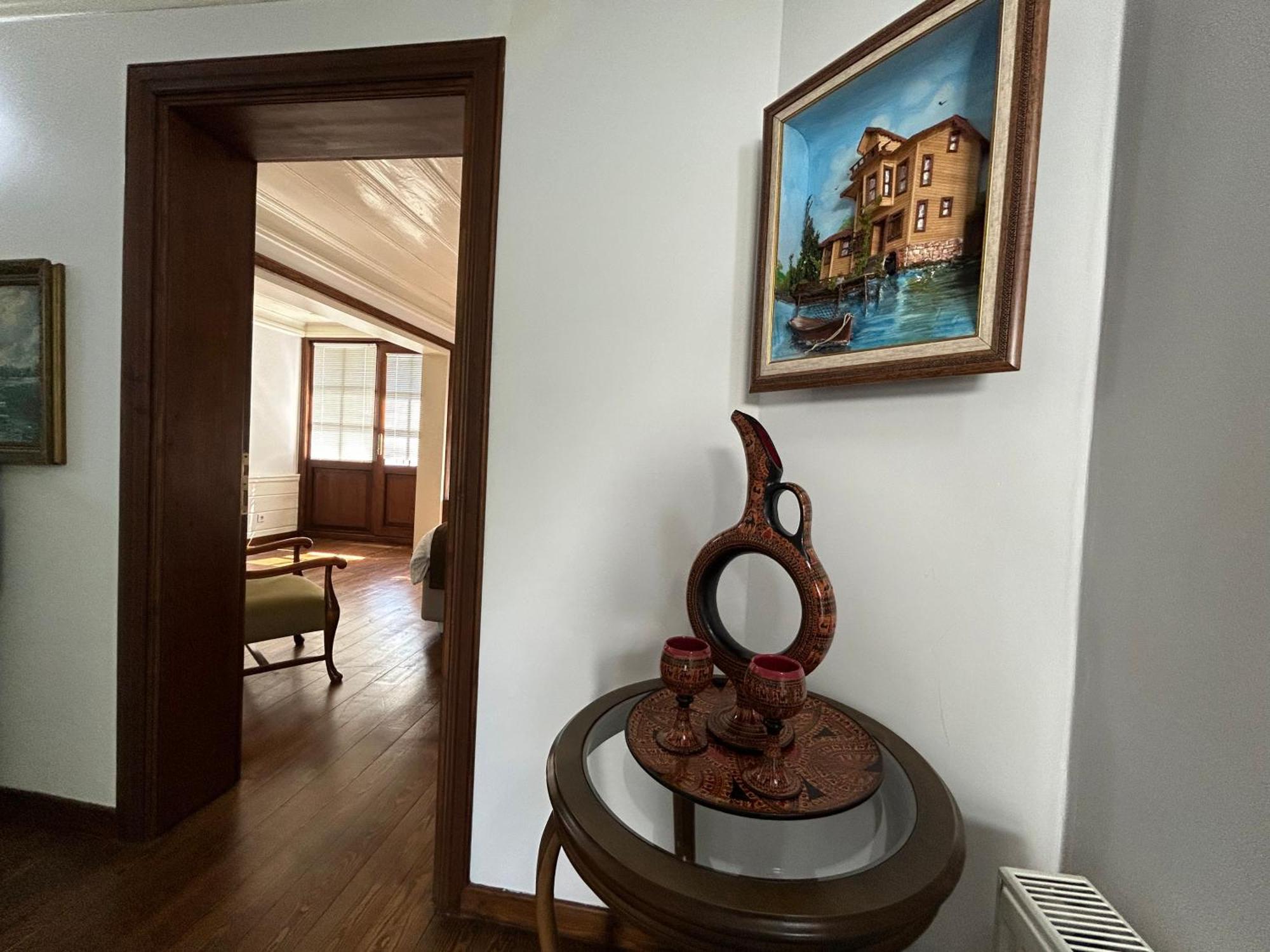 Historical Greco-Ottoman Pavilion Near Tram In Fatih Apartment