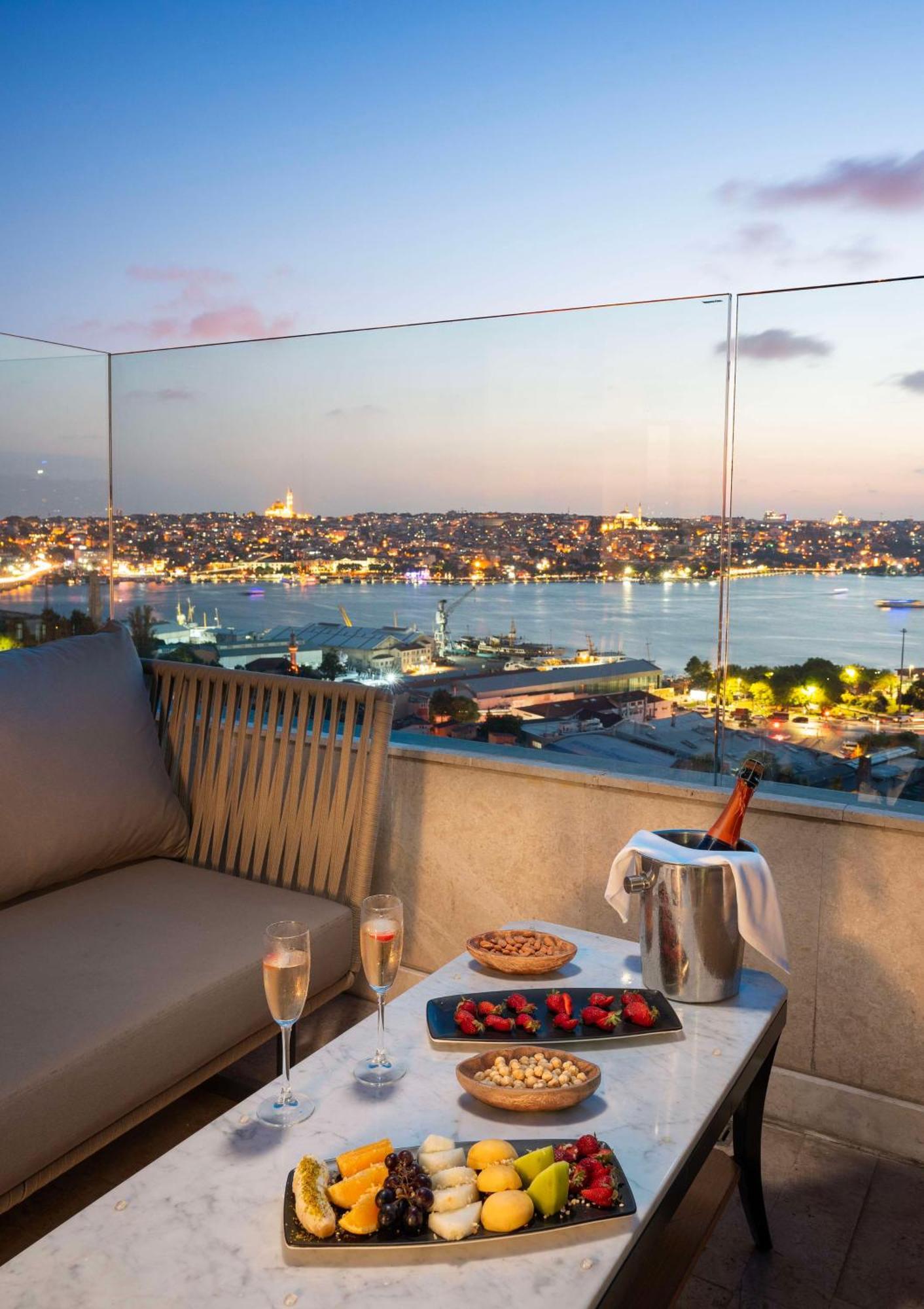 Radisson Blu Pera Hotel 5*