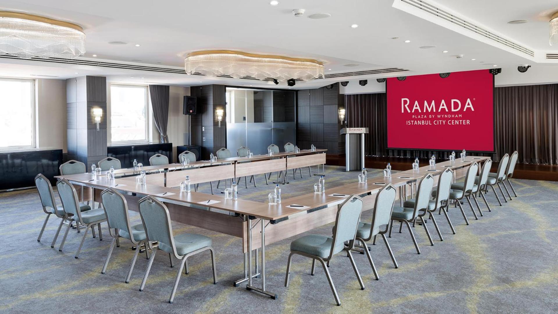 Ramada Plaza By Wyndham Center (adults Only) Hotel