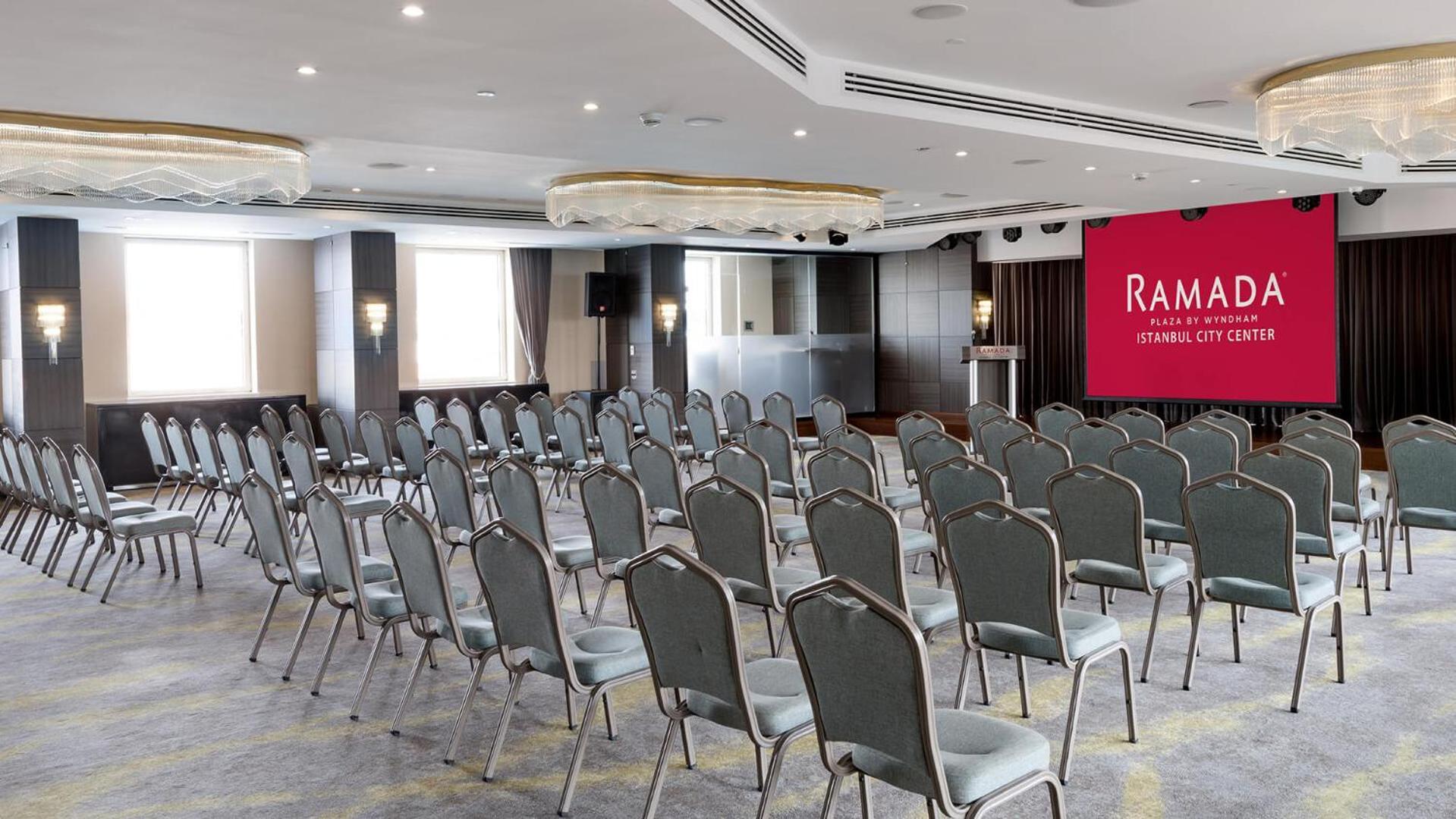 Ramada Plaza By Wyndham Center (adults Only)