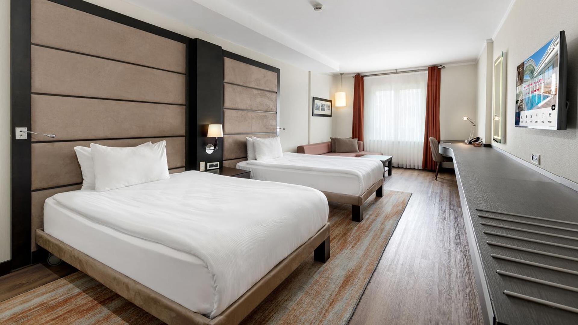 Ramada Plaza By Wyndham Center (adults Only) Hotel